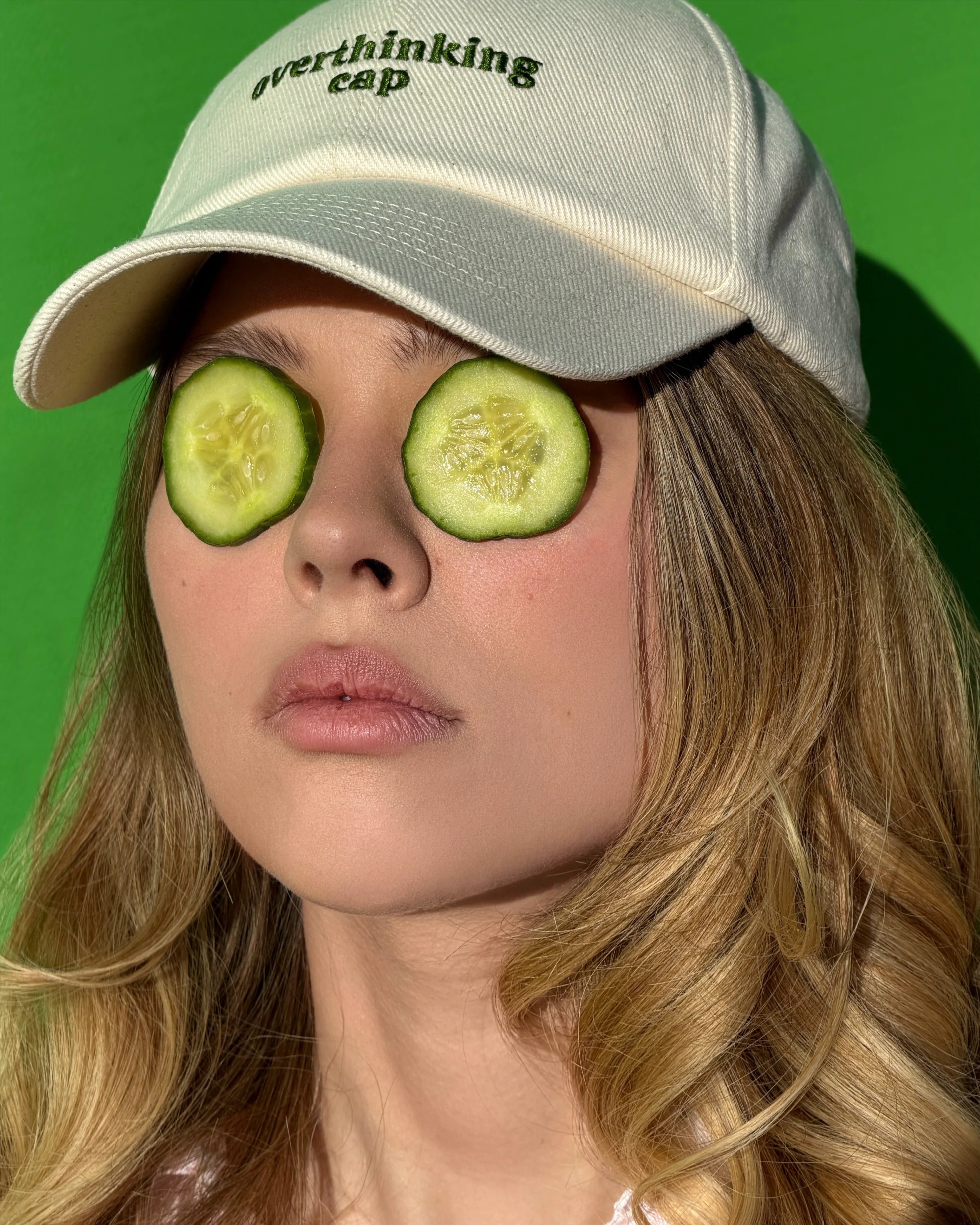 Кепка Overthinking Cap молочна