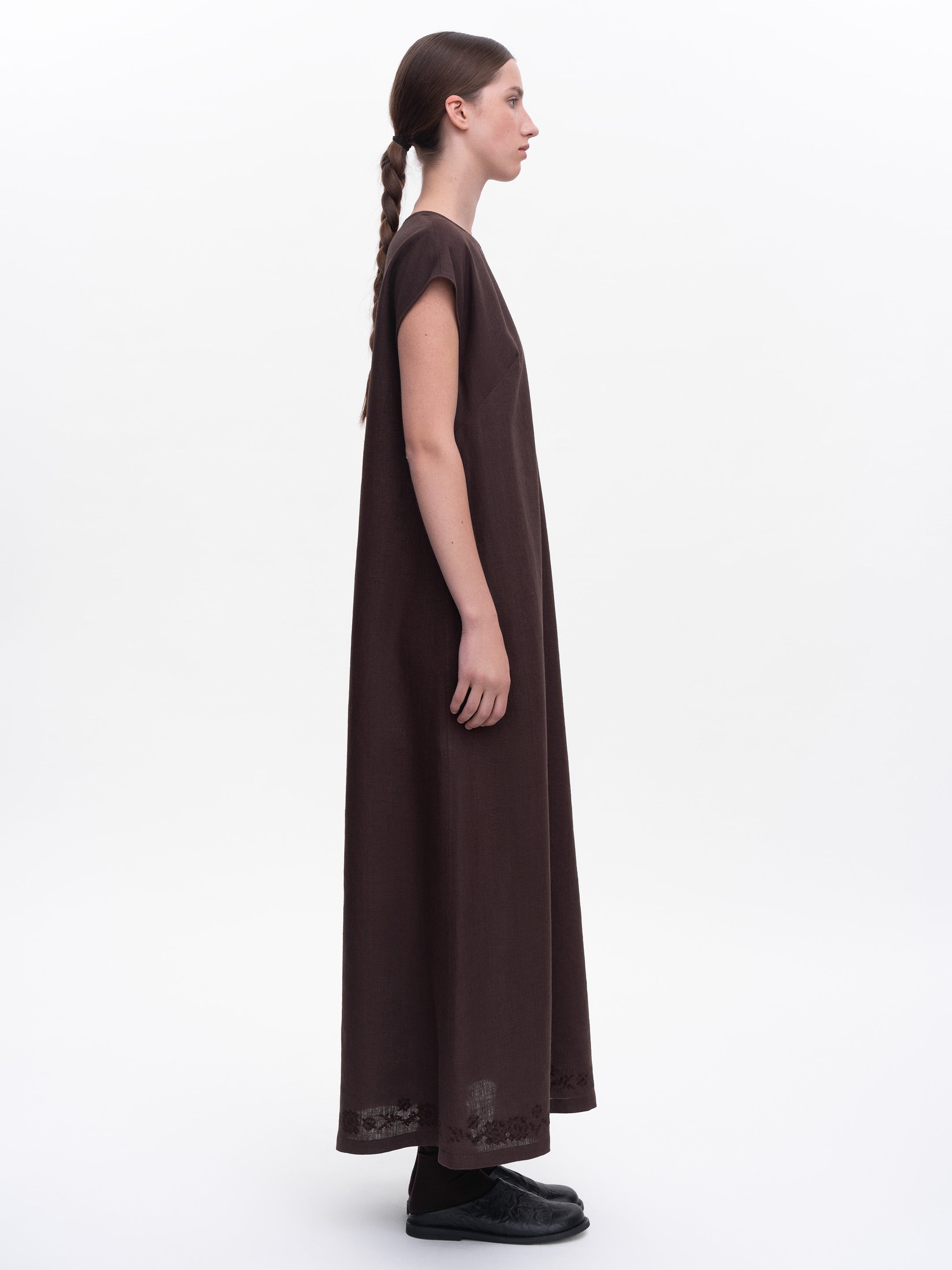 Темно-коричнева вишита сукня "Невіт"