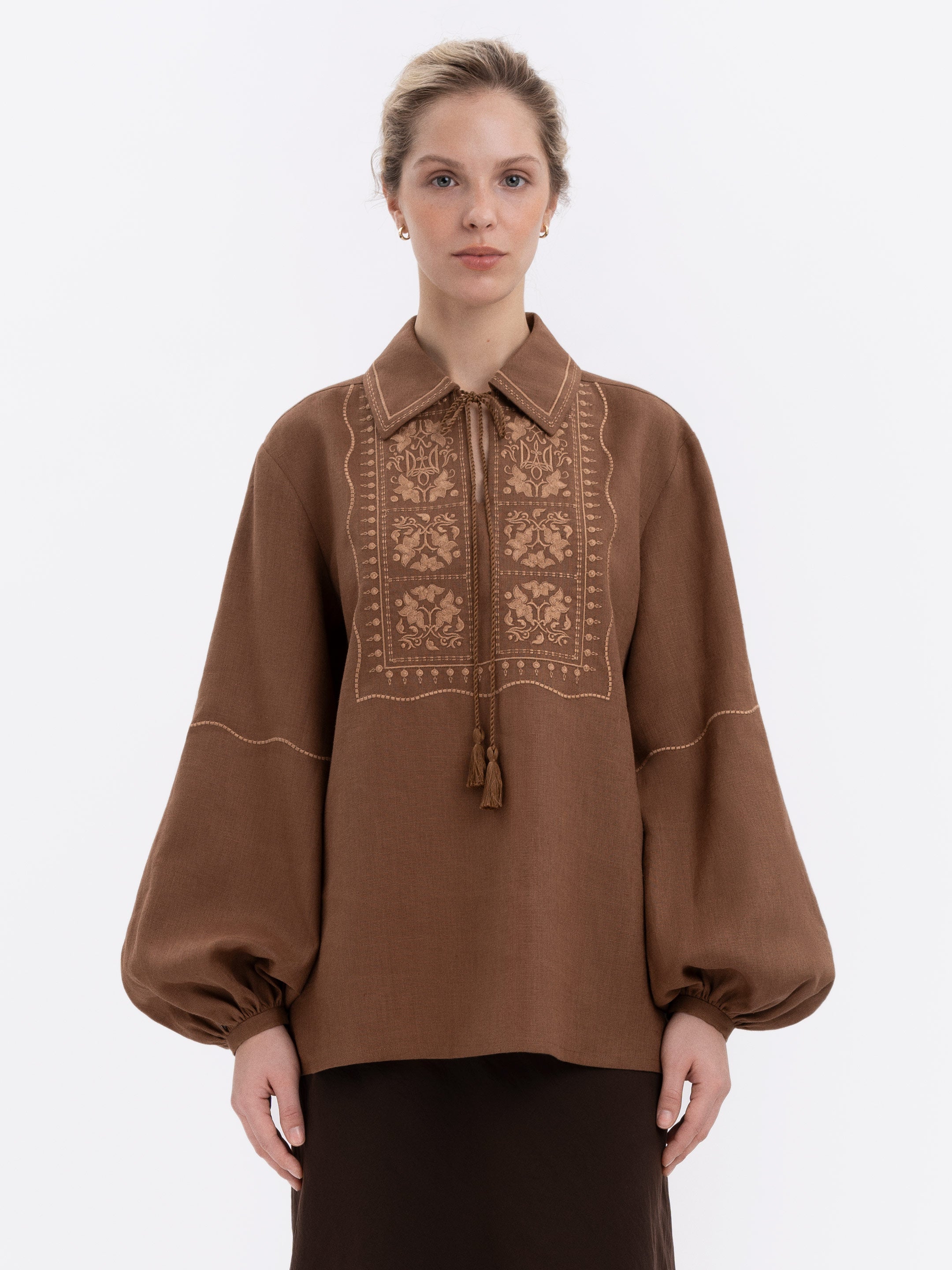 Коричнева сорочка з вишивкою в тон "Полиск"