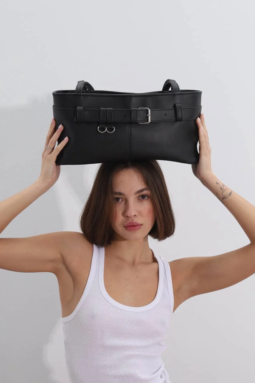 Сумка з ремнем Tori чорна
