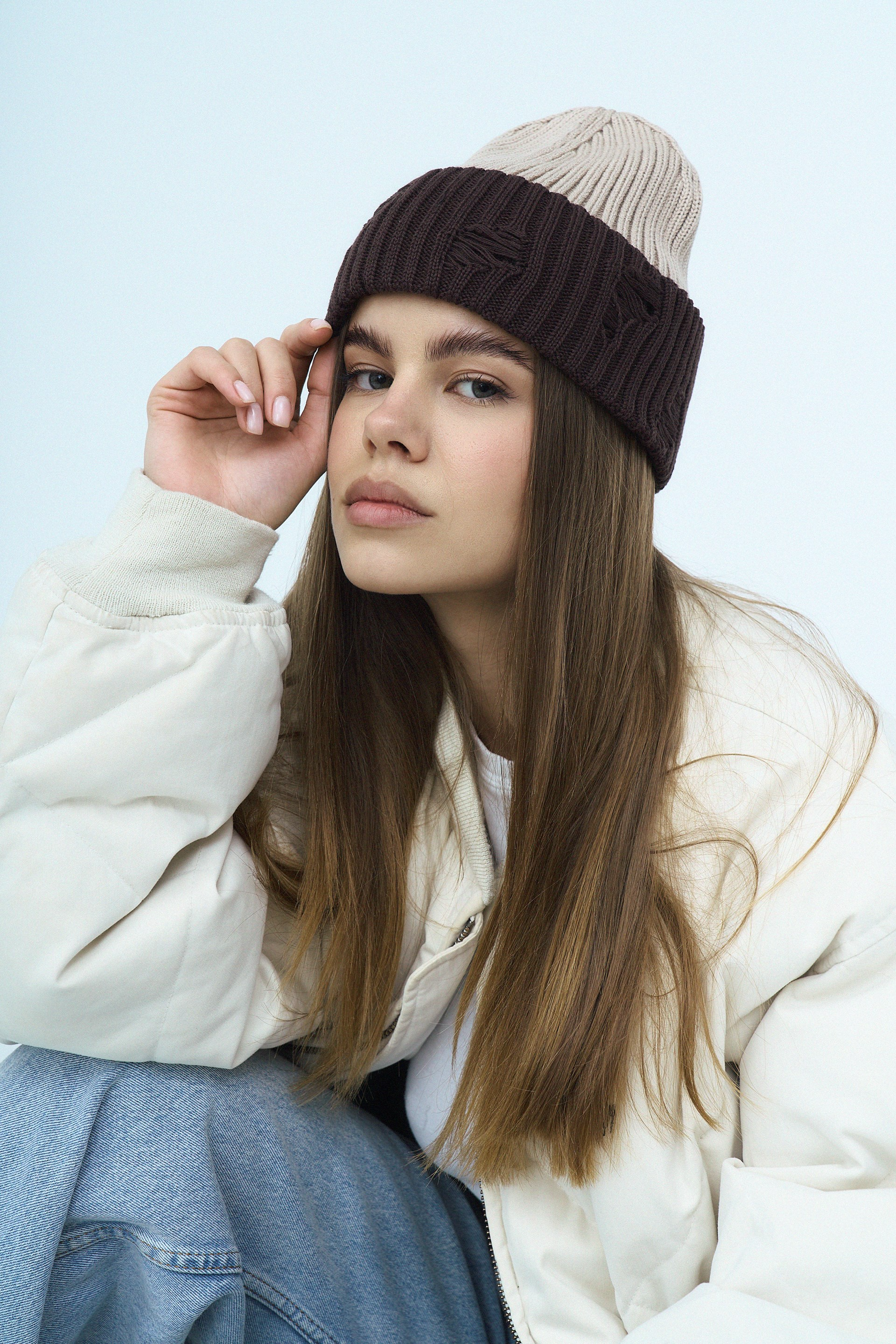 Шапка бежево-коричнева