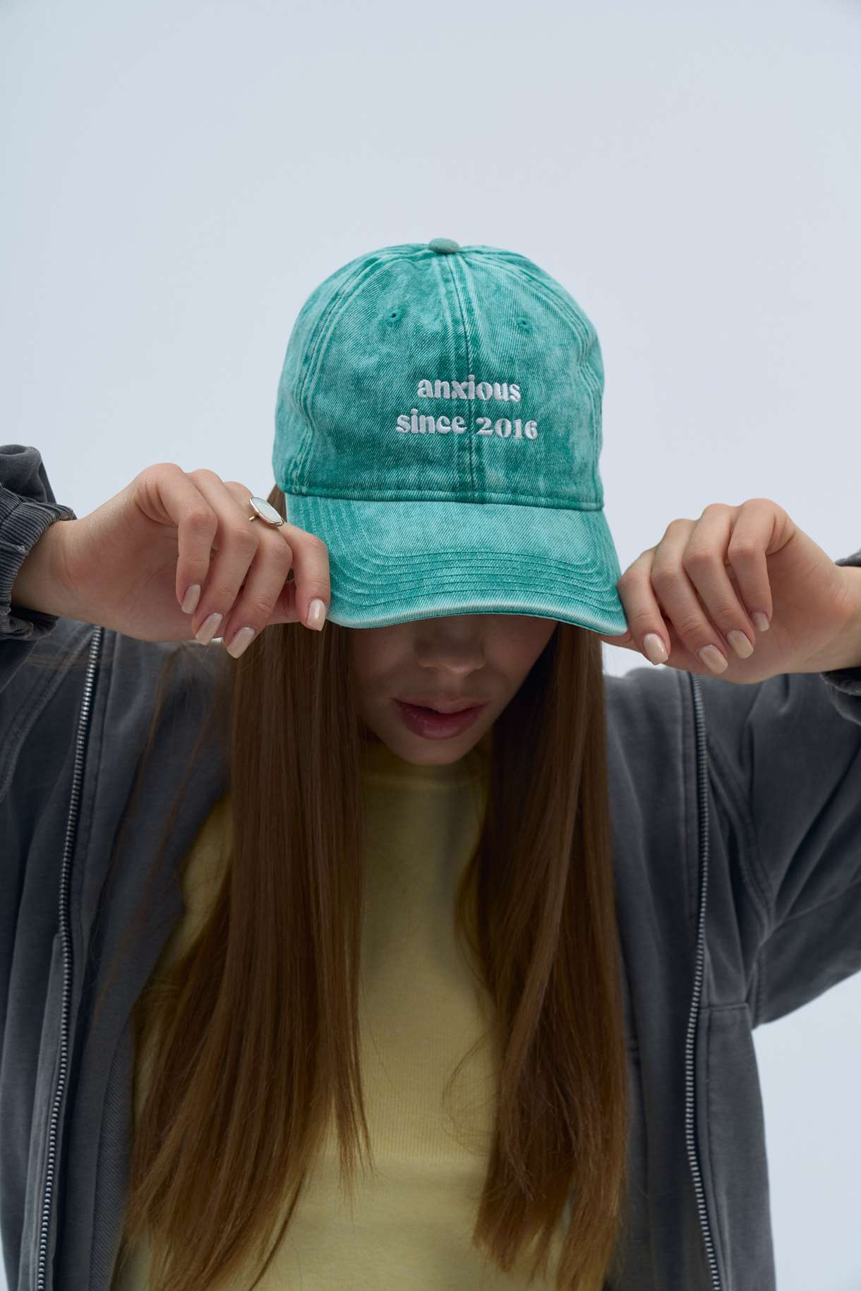 Зелена джинсова кепка з написом Anxious since 2016