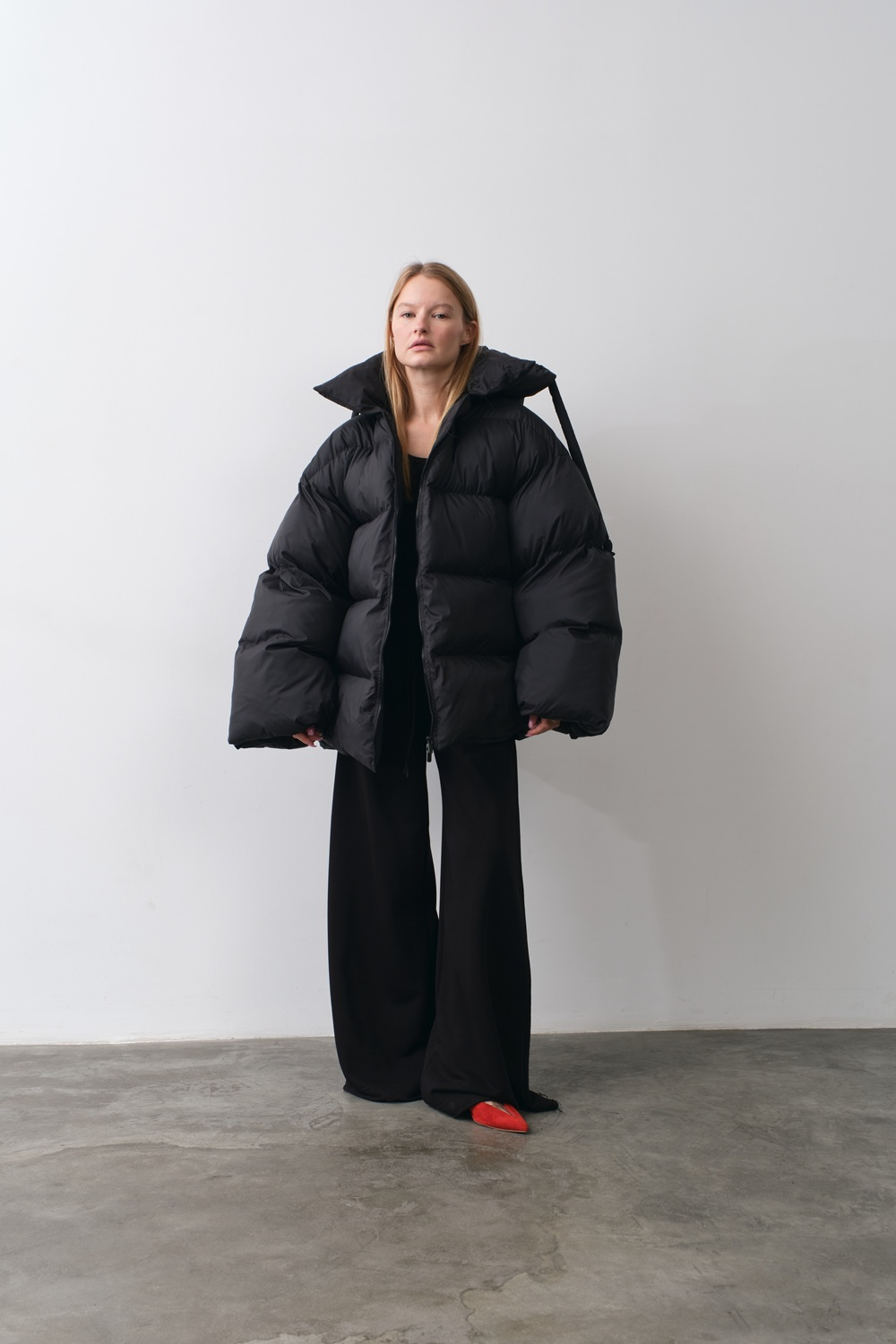 Пуховик «Embrace» чорний