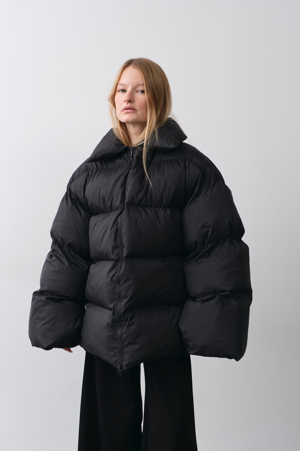 Пуховик «Embrace» чорний