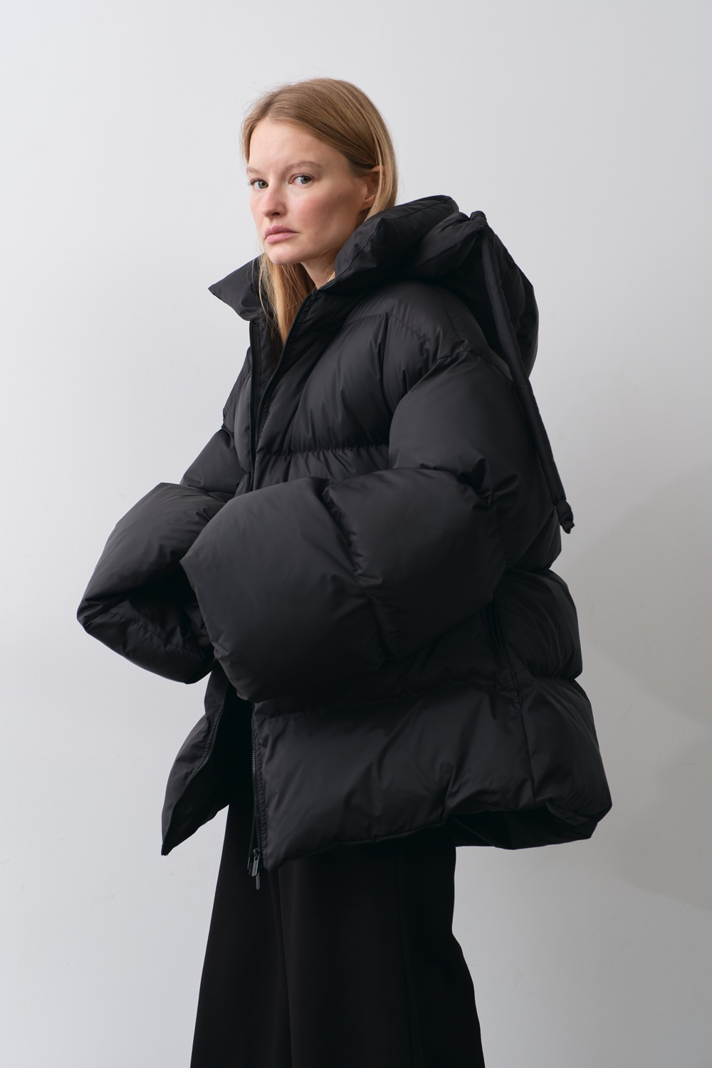 Пуховик «Embrace» чорний