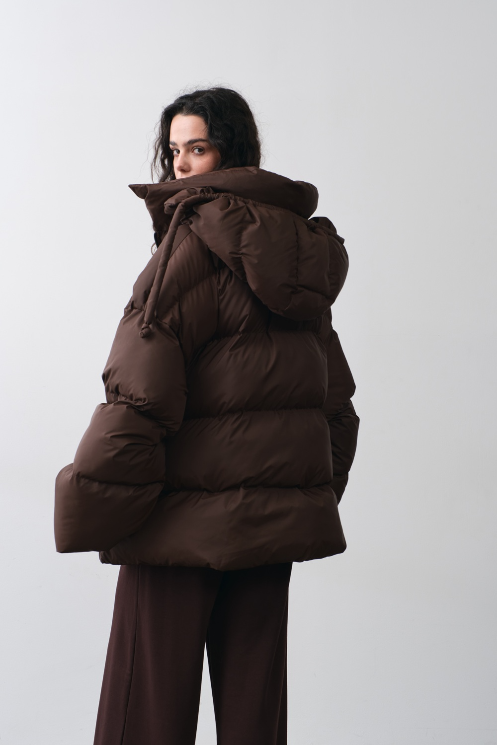 Пуховик «Embrace» шоколадний
