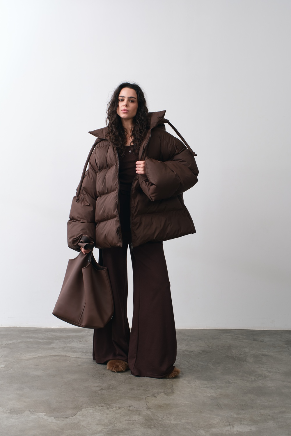 Пуховик «Embrace» шоколадний