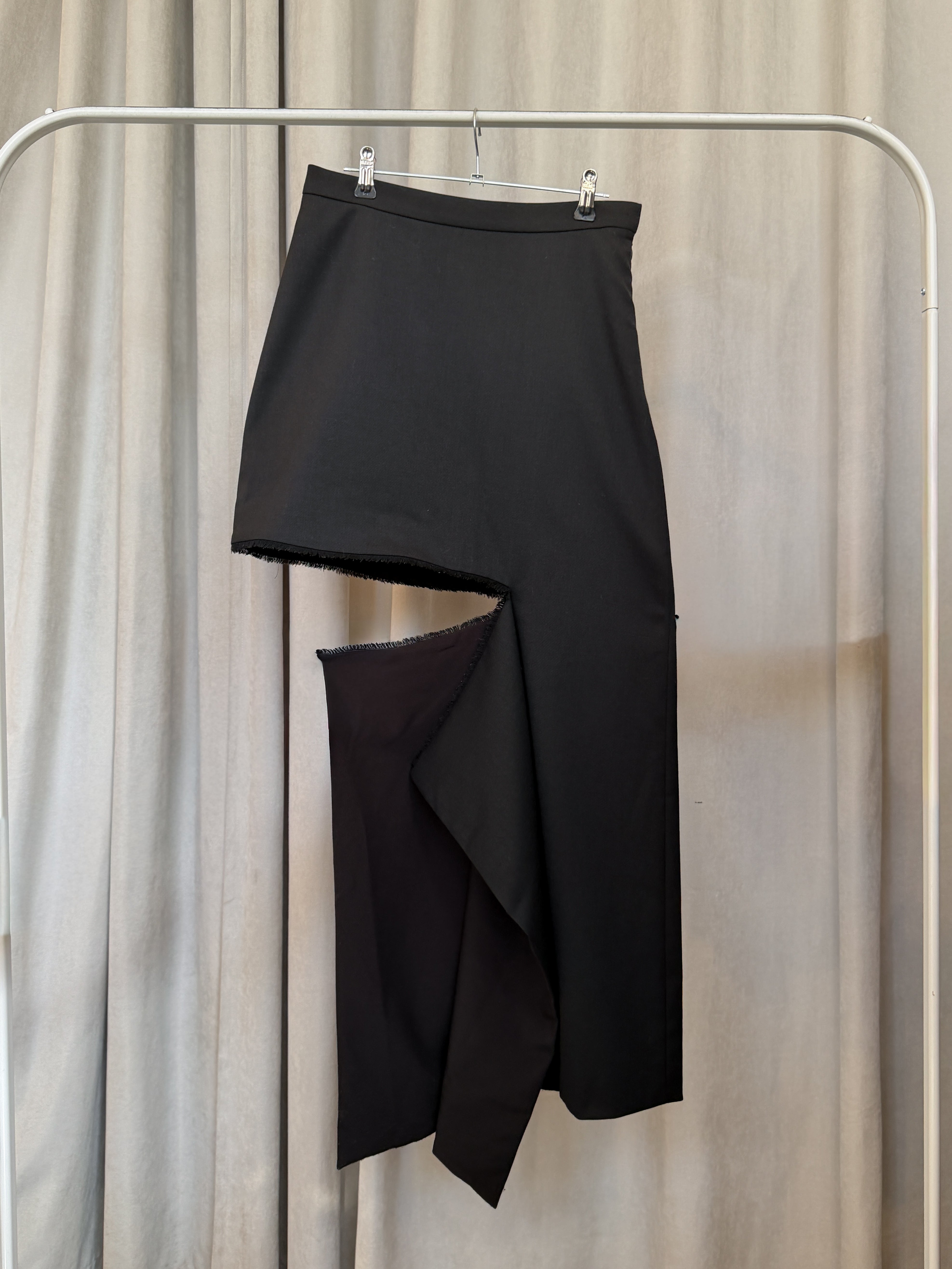 Чорна спідниця BAZHANE