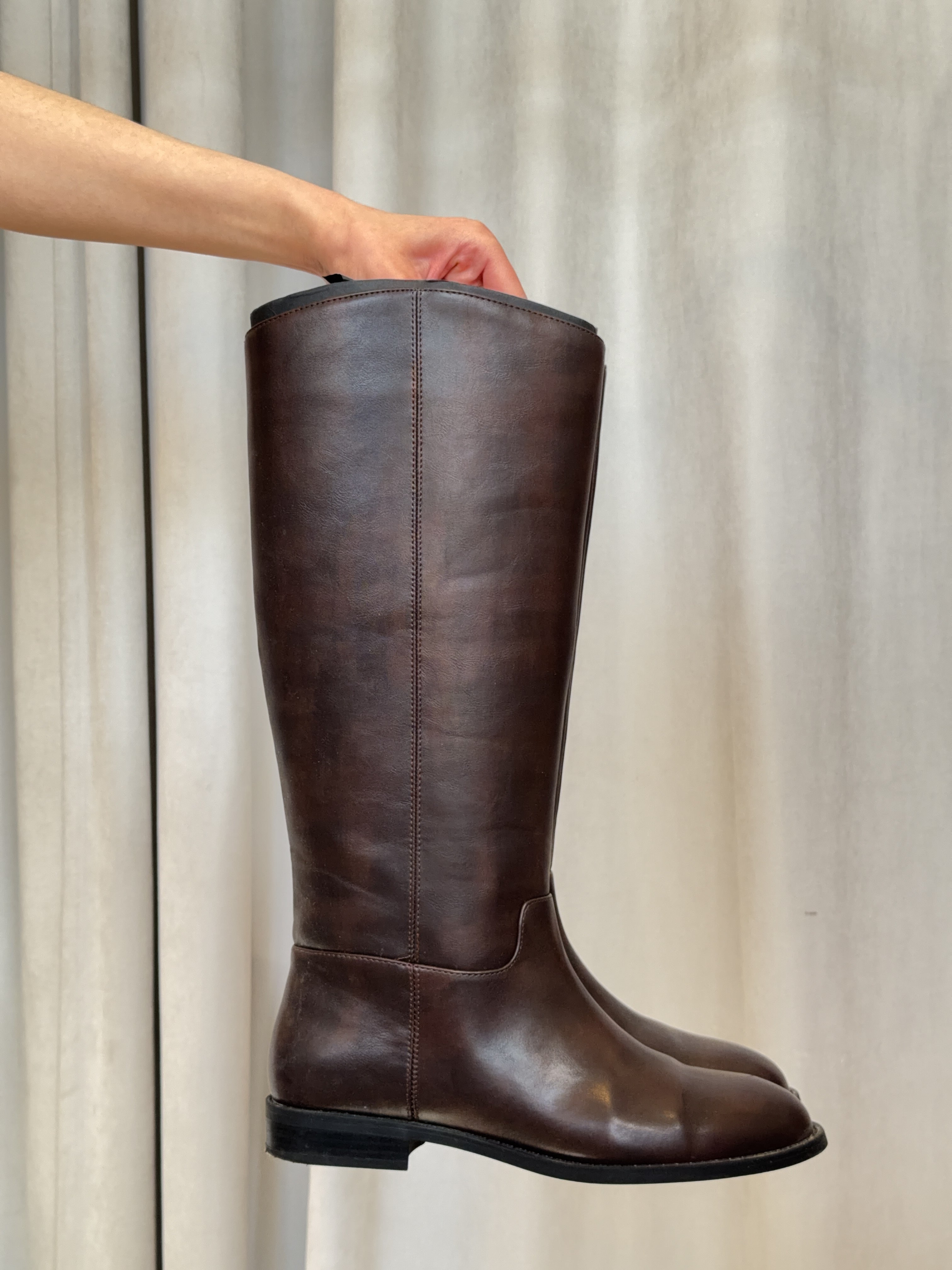 Коричневі чоботи-труби