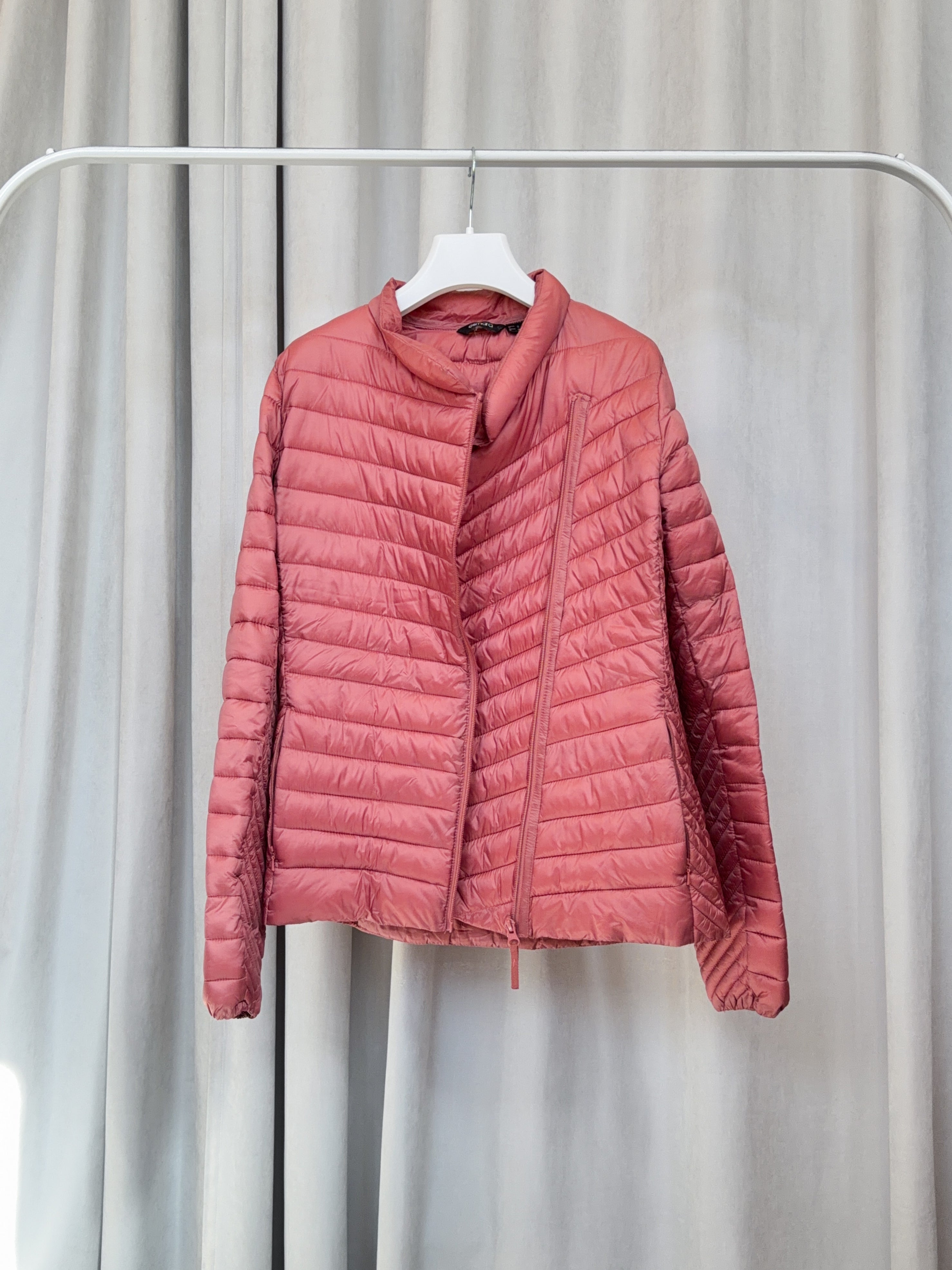 Рожева куртка