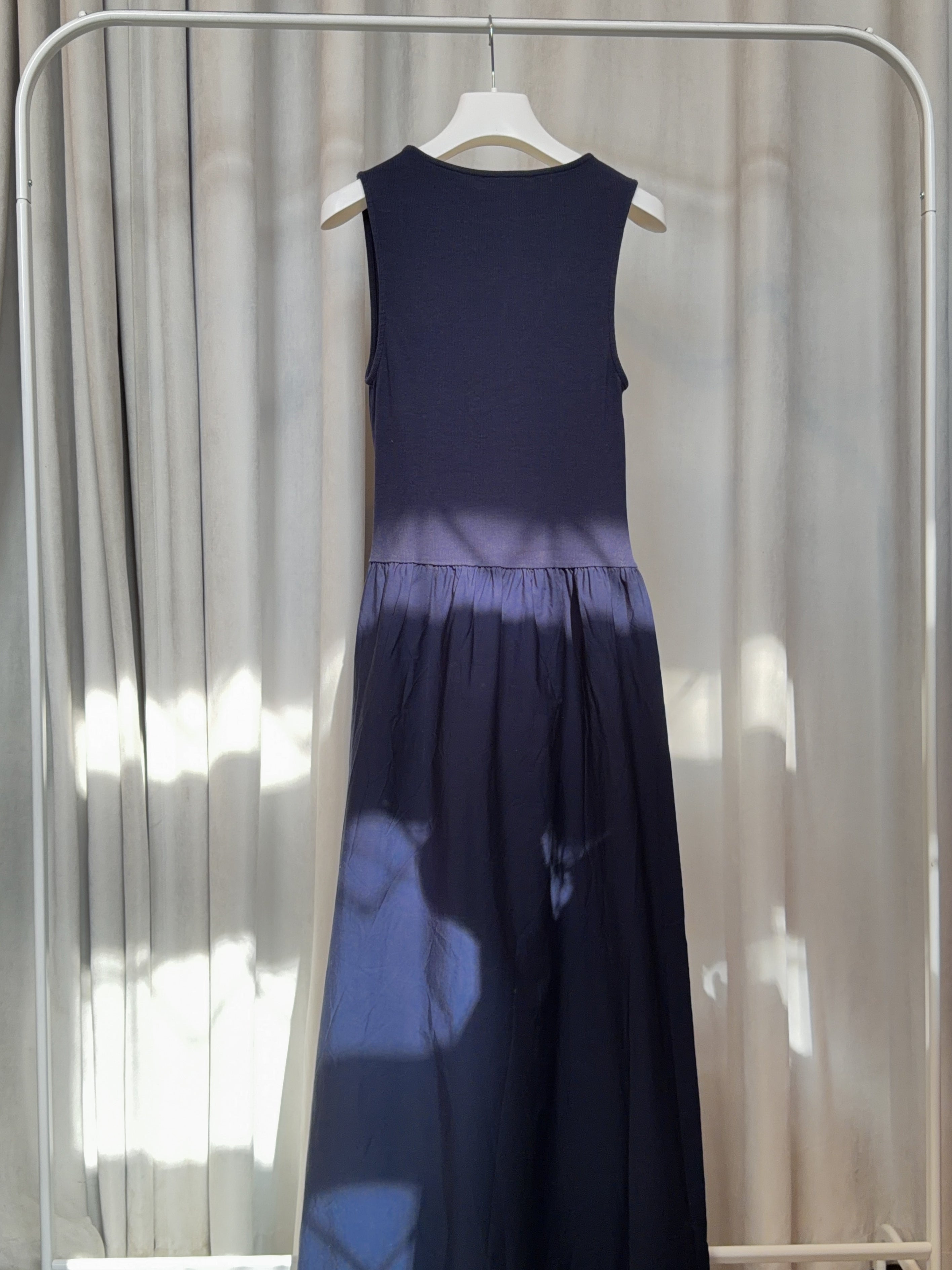 Довга синя сукня