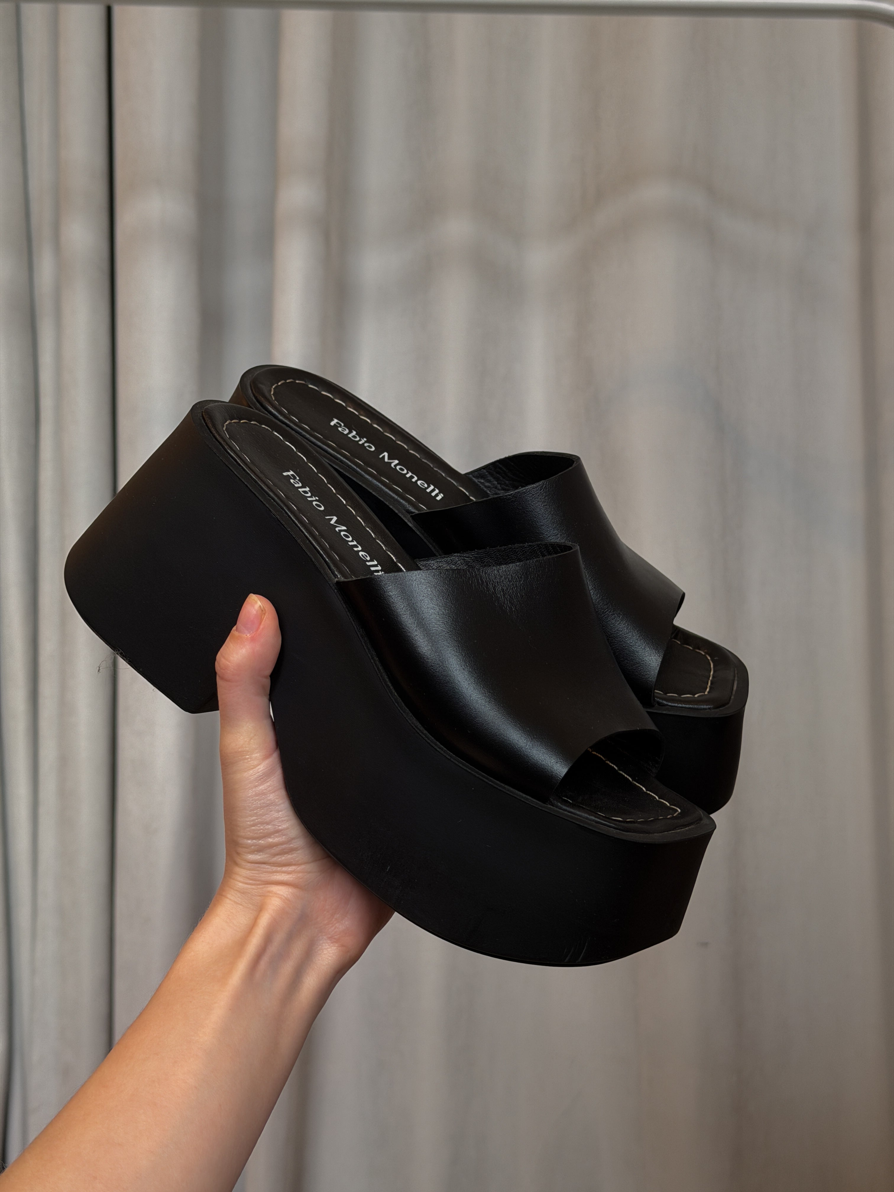 Шльопанці шкіряні