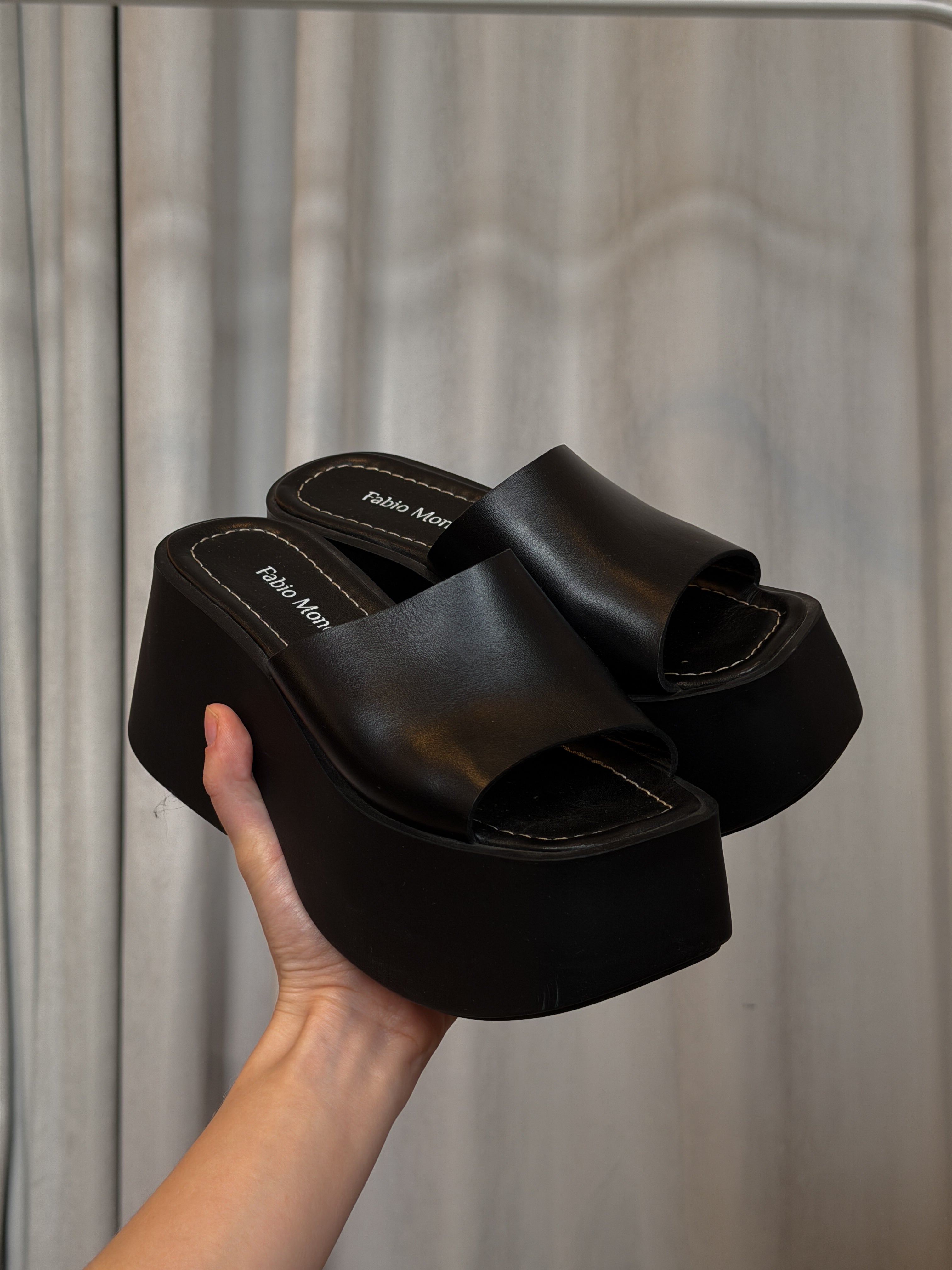 Шльопанці шкіряні