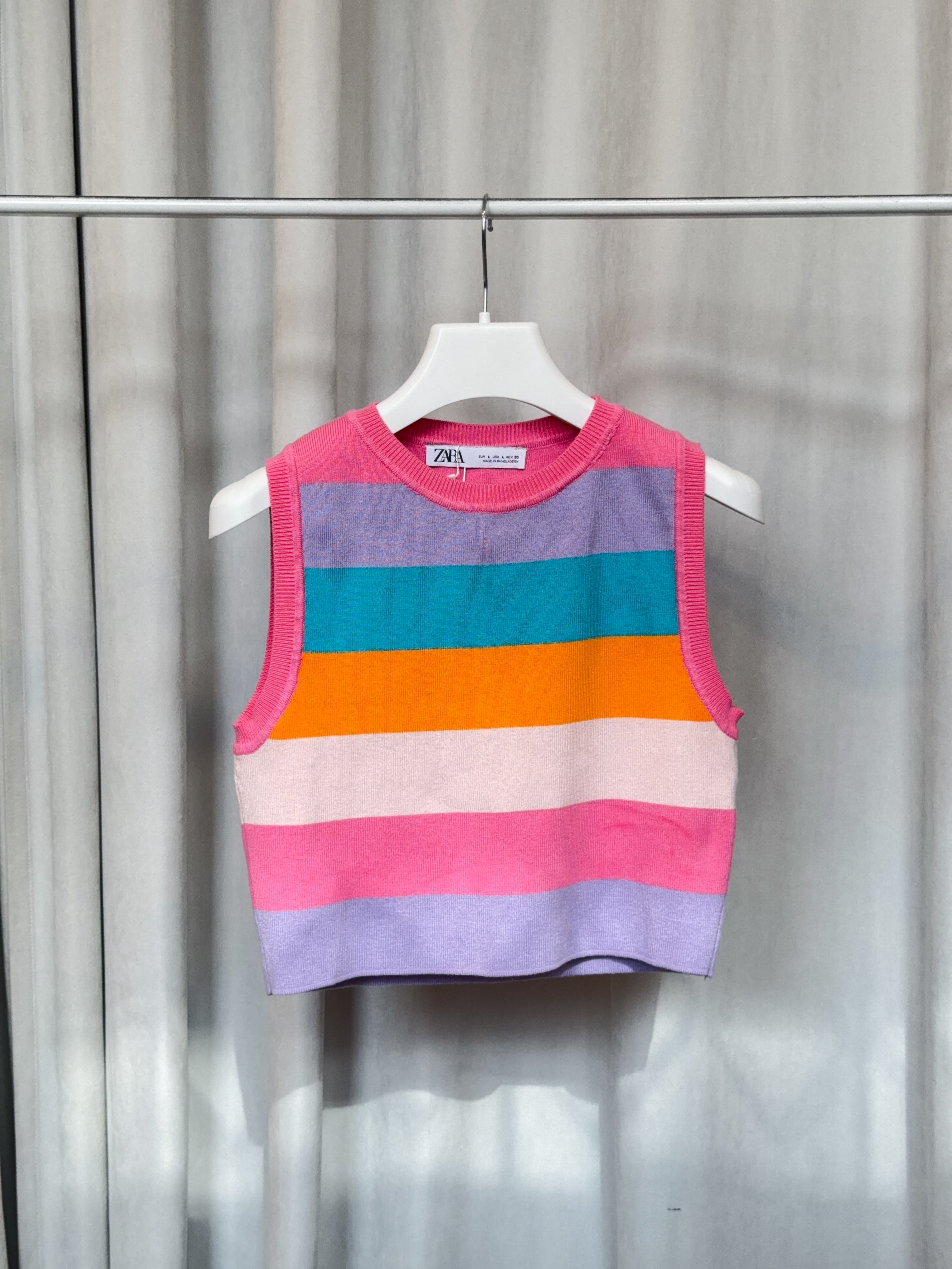 Кольоровий жилет у смужку