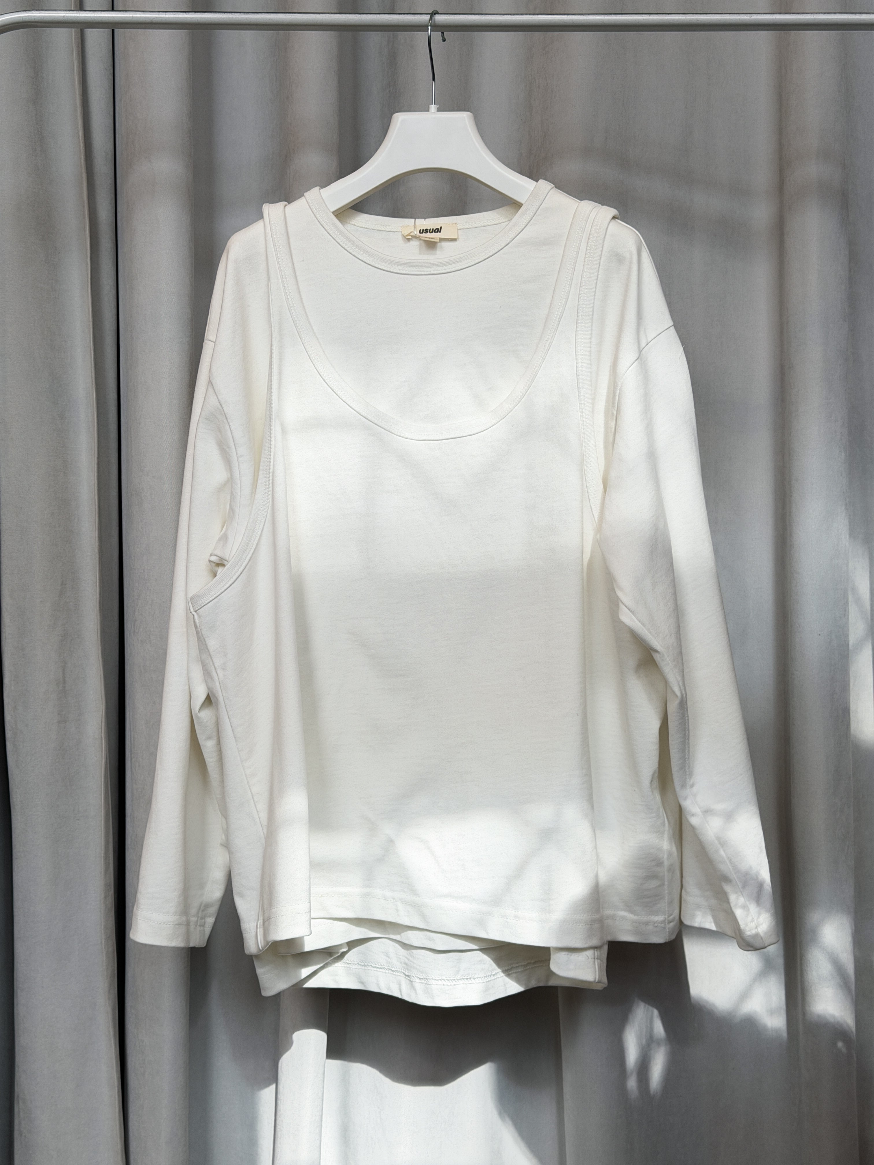 Білий лонгслів з імітацією майки Usual