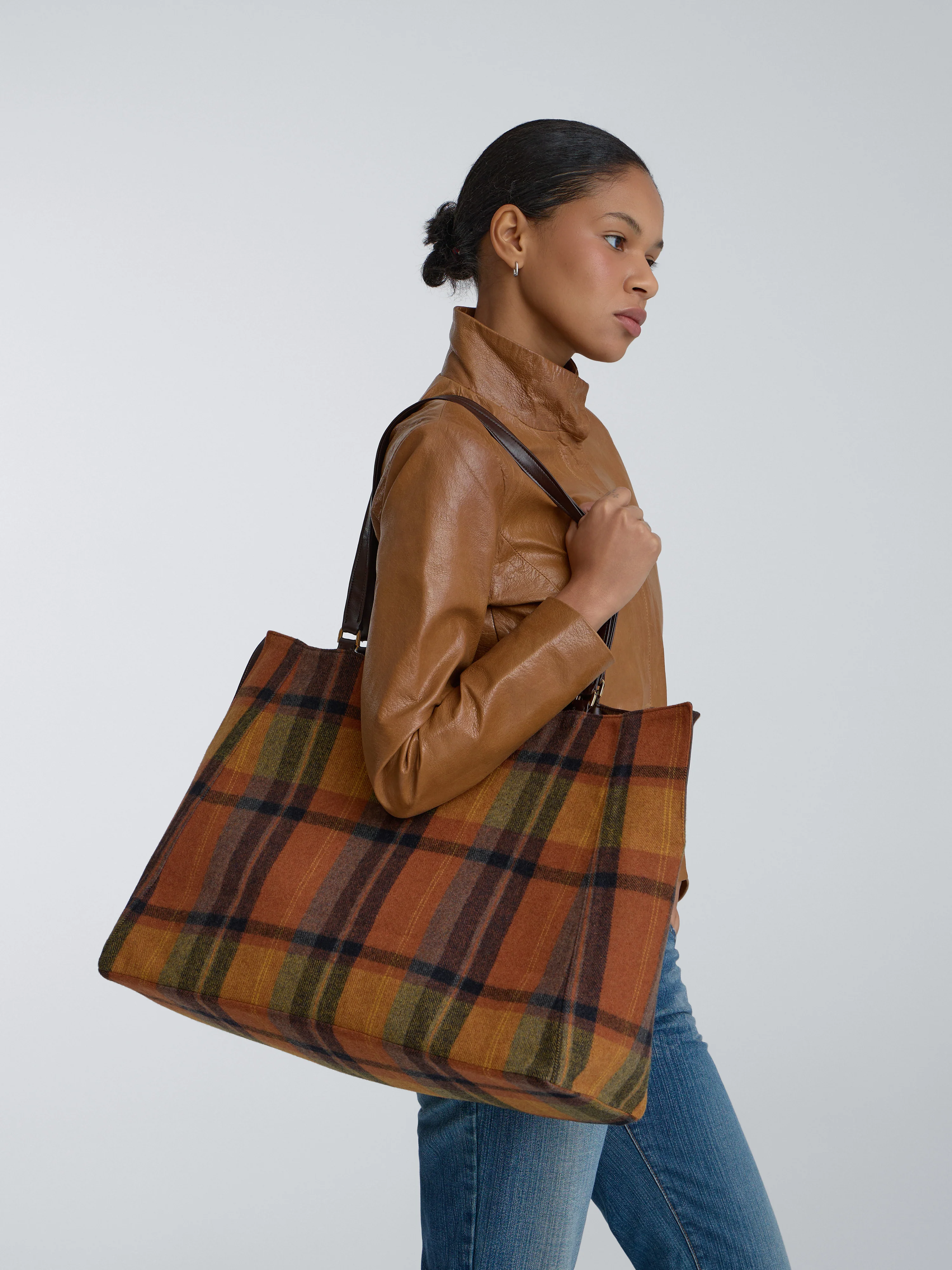 Сумка-шопер OCTOBER в клітинку коричнева