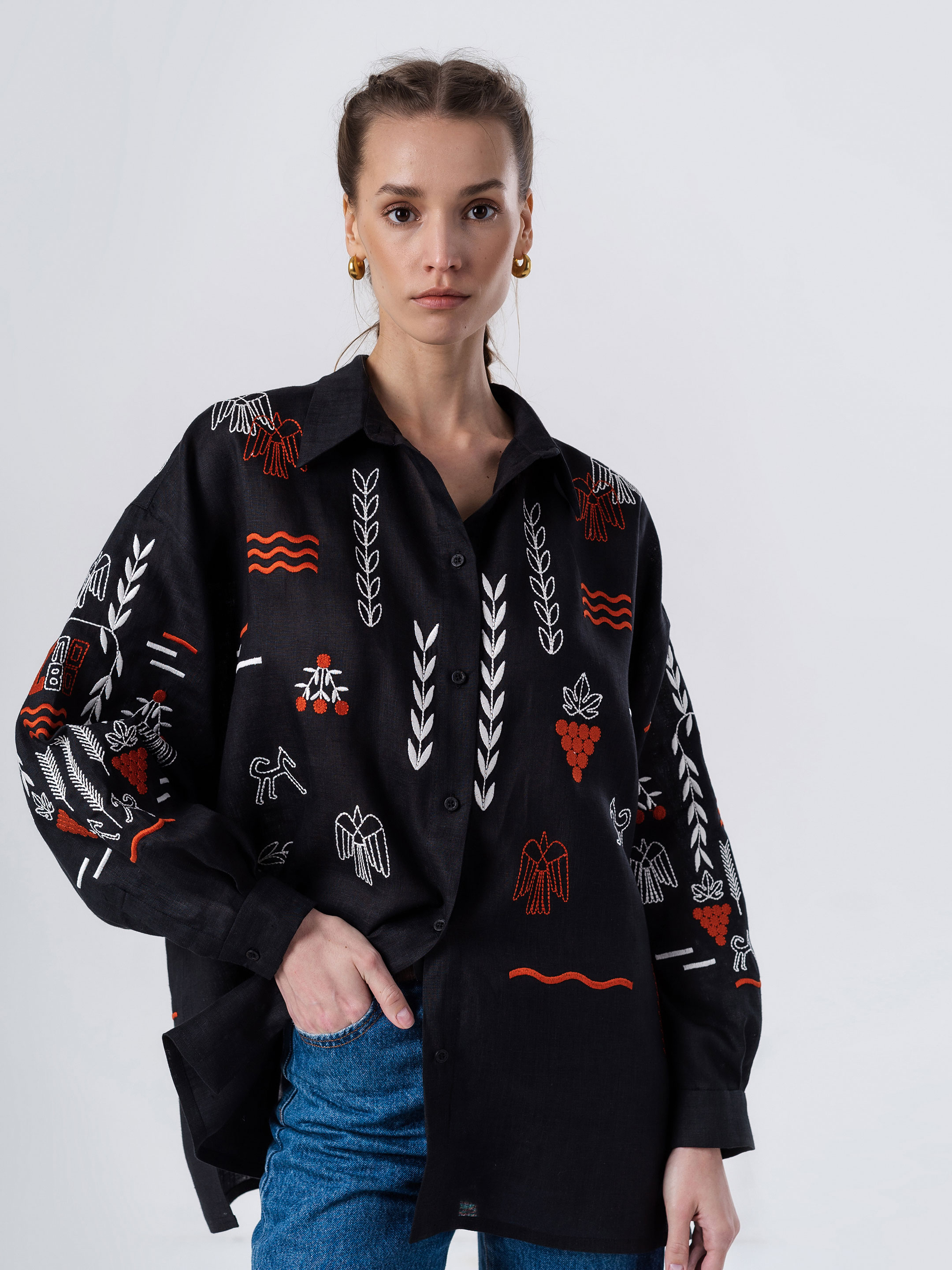 Лляна жіноча вишита сорочка чорного кольору SLOVO BLACK