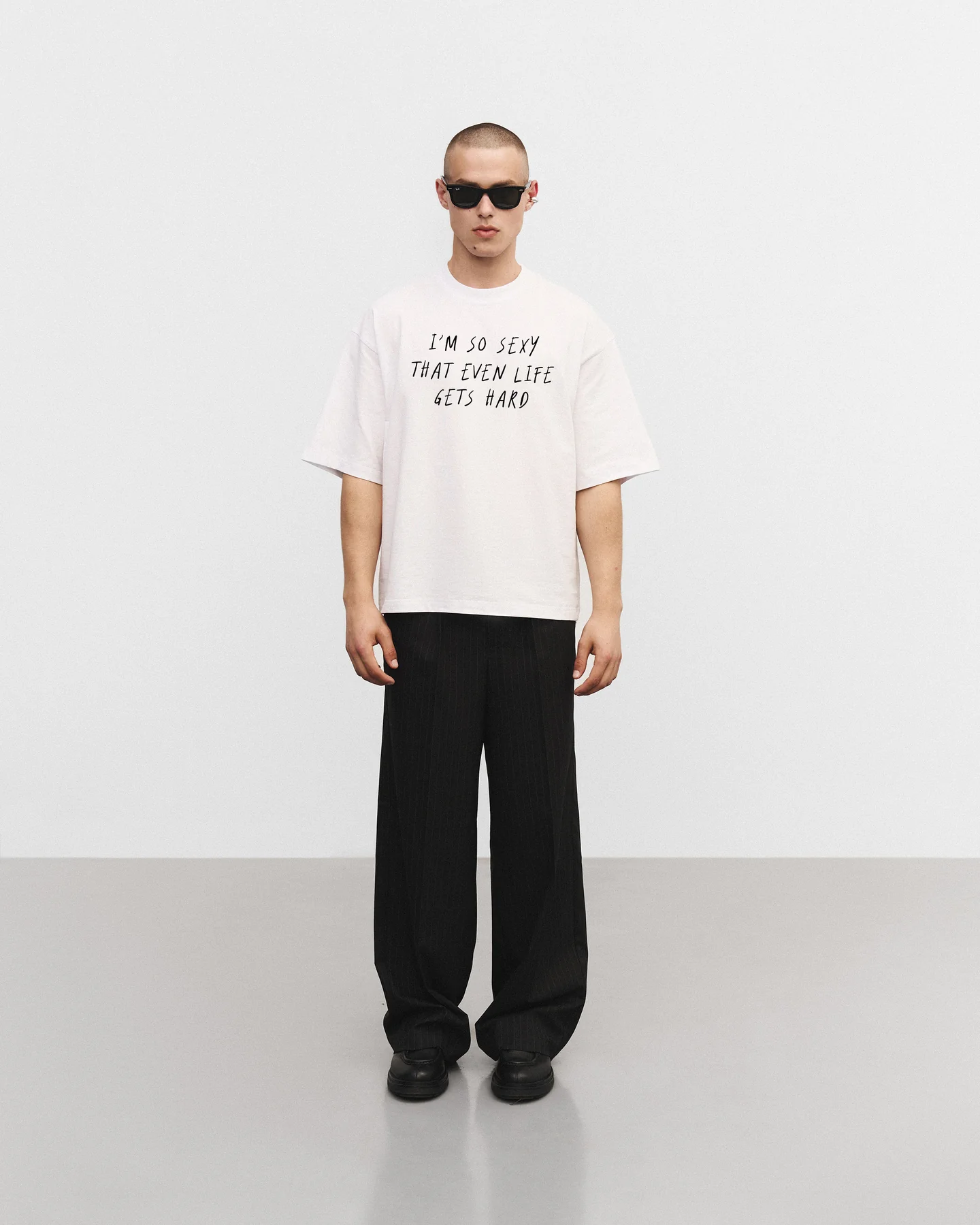 Біла оверсайз футболка “I’m so sexy that even life gets hard” унісекс