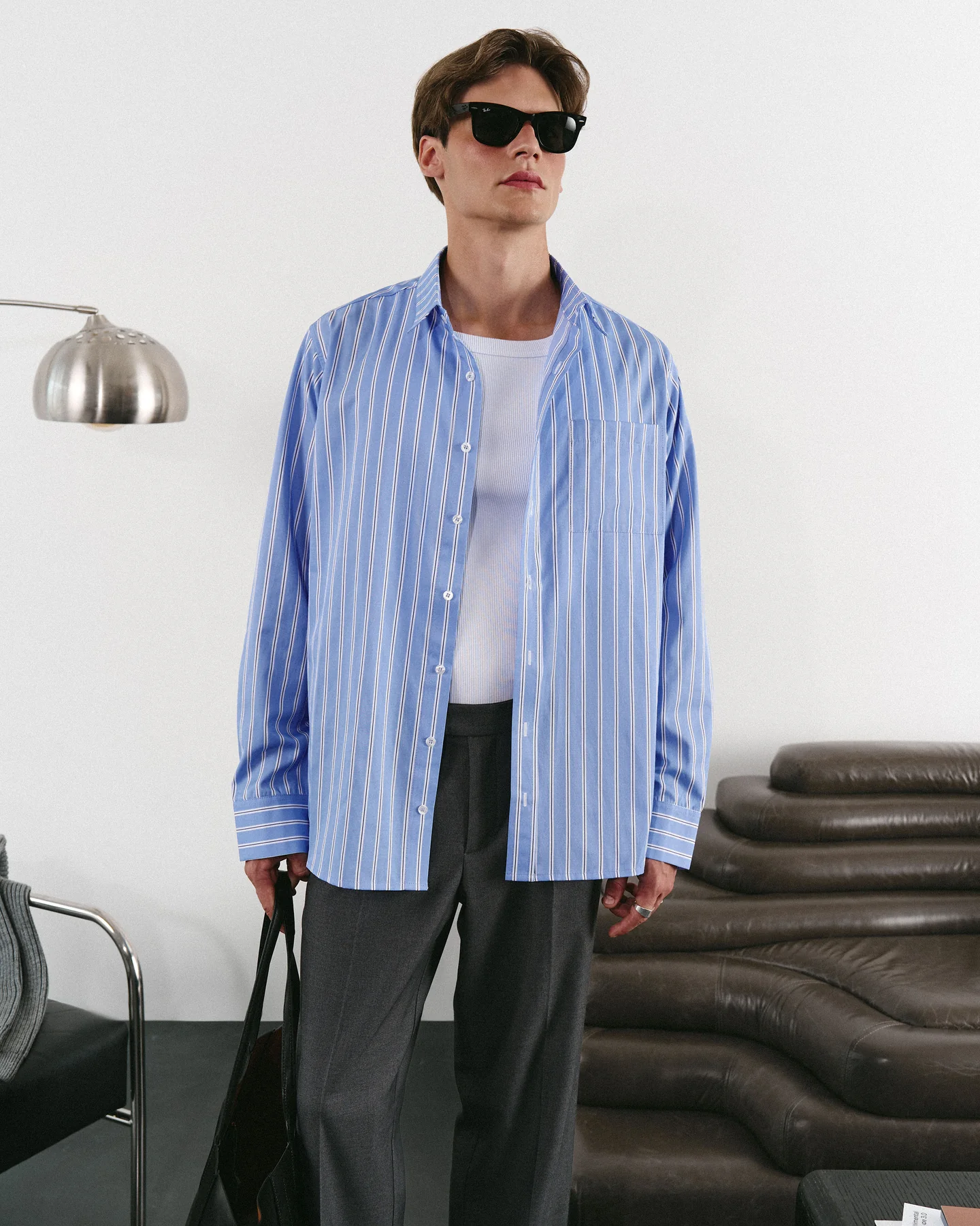 Класична чоловіча сорочка в блакитну смужку