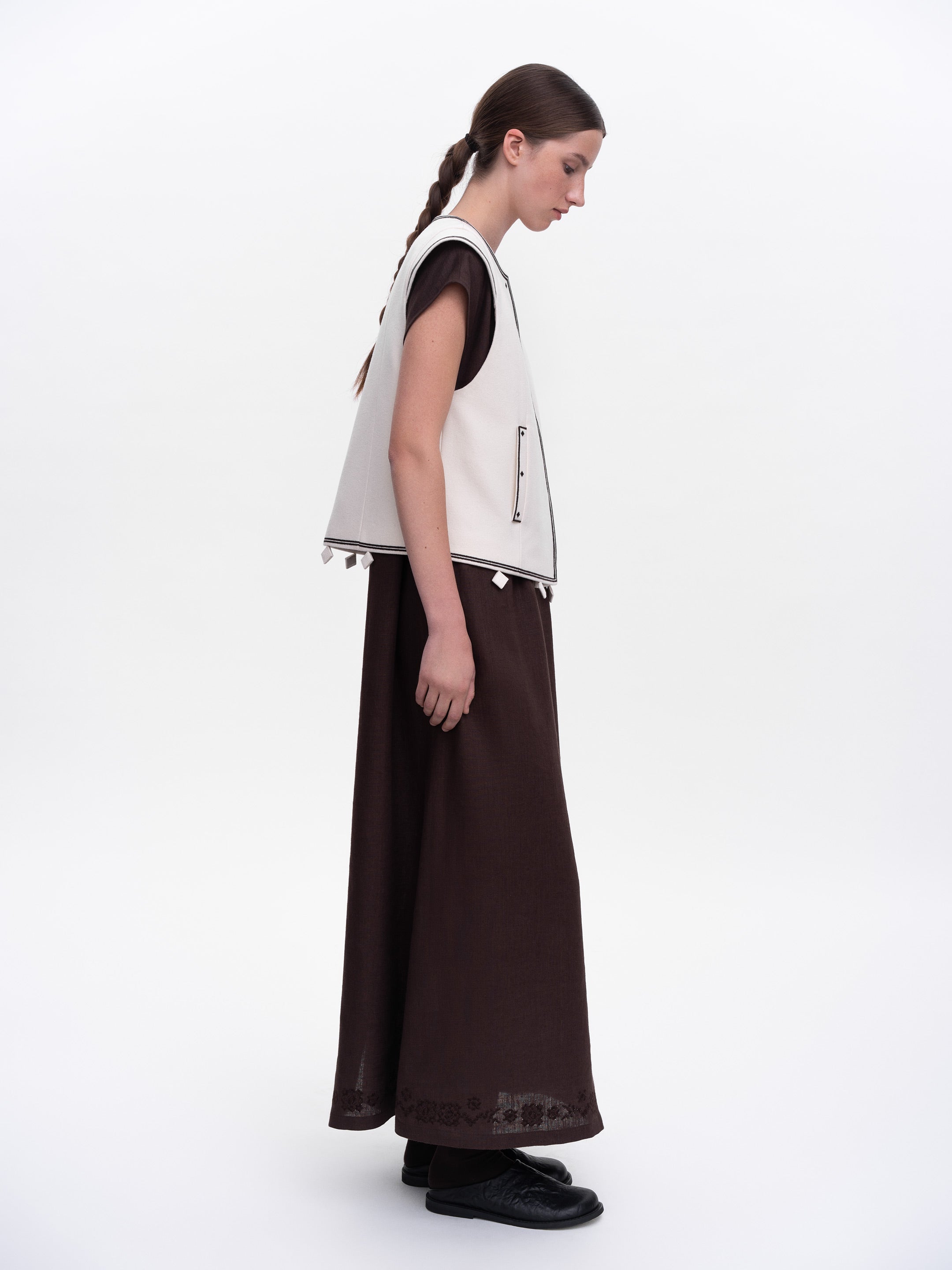 Молочний вишитий жилет "Кібчик"