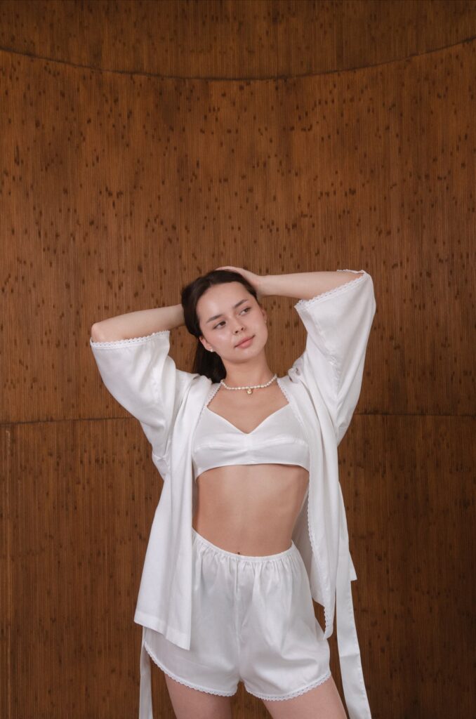 Домашній костюм білий – шорти, топ, короткий кардиган