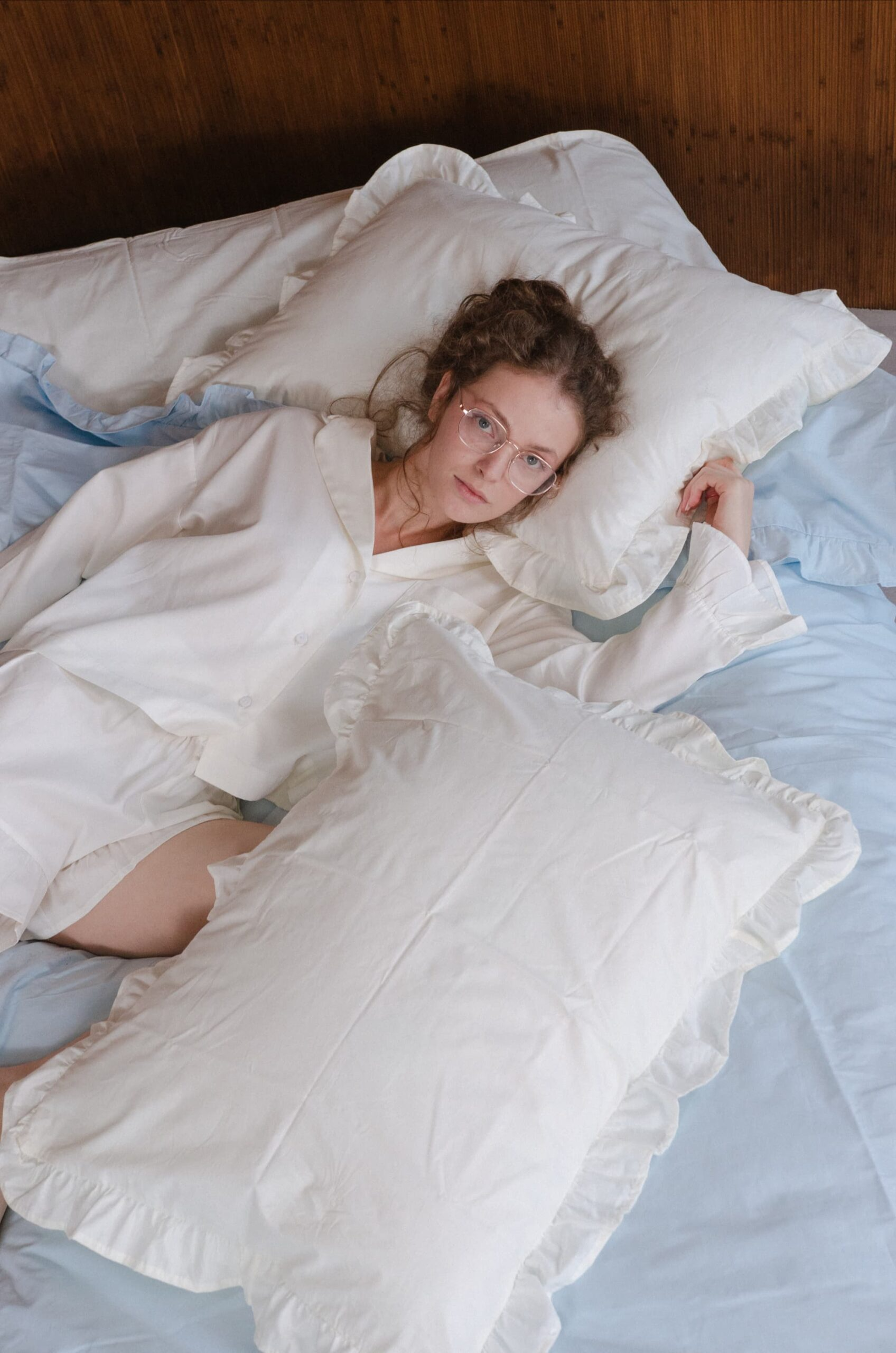 Постільна білизна з рюшами молочна з блакитним