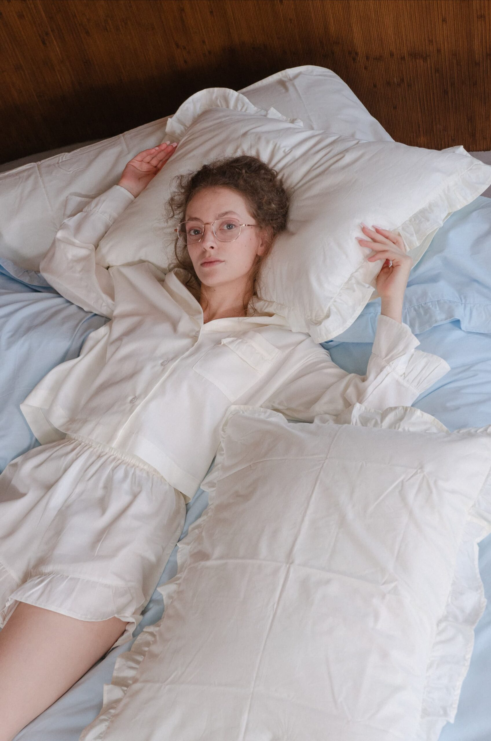 Постільна білизна з рюшами молочна з блакитним