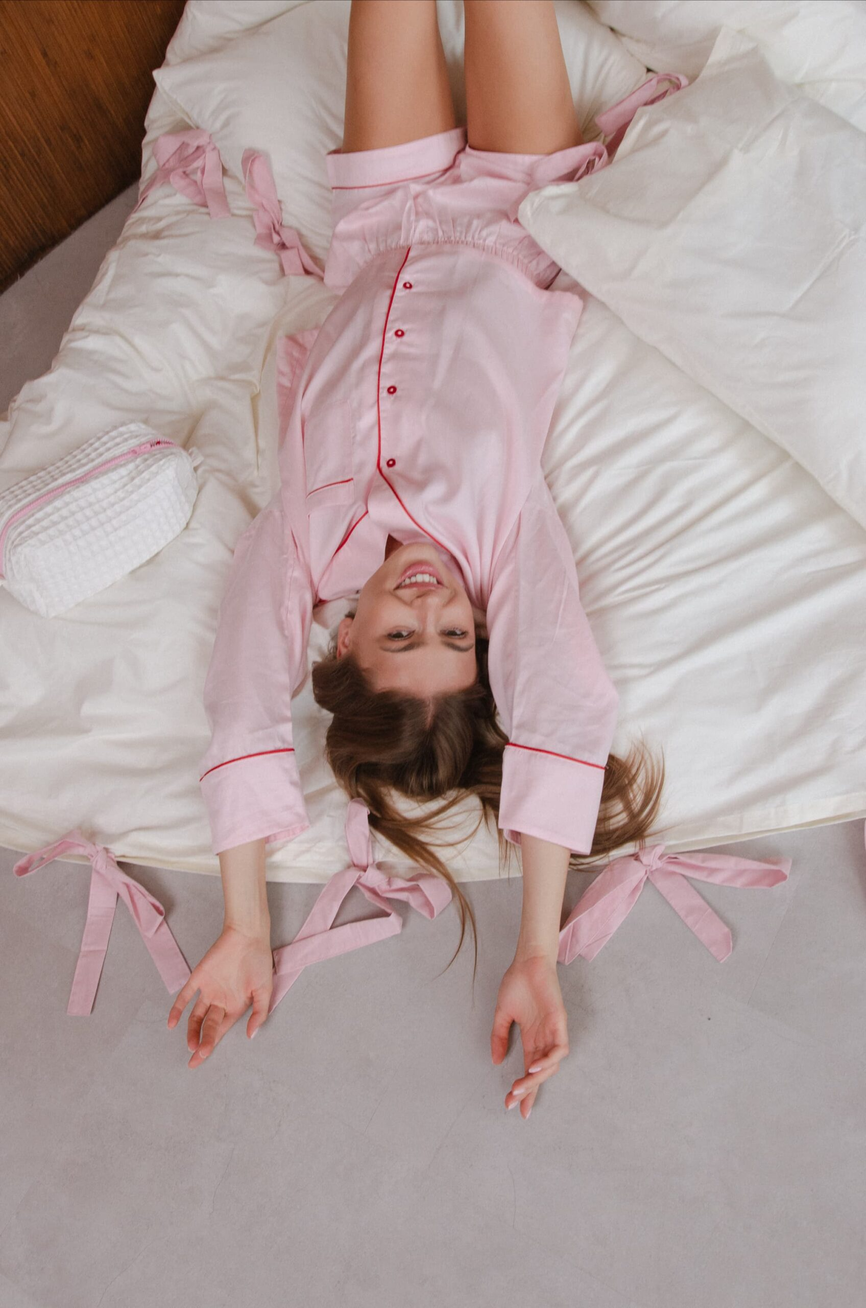 Постільна білизна молочна з рожевими завʼязками