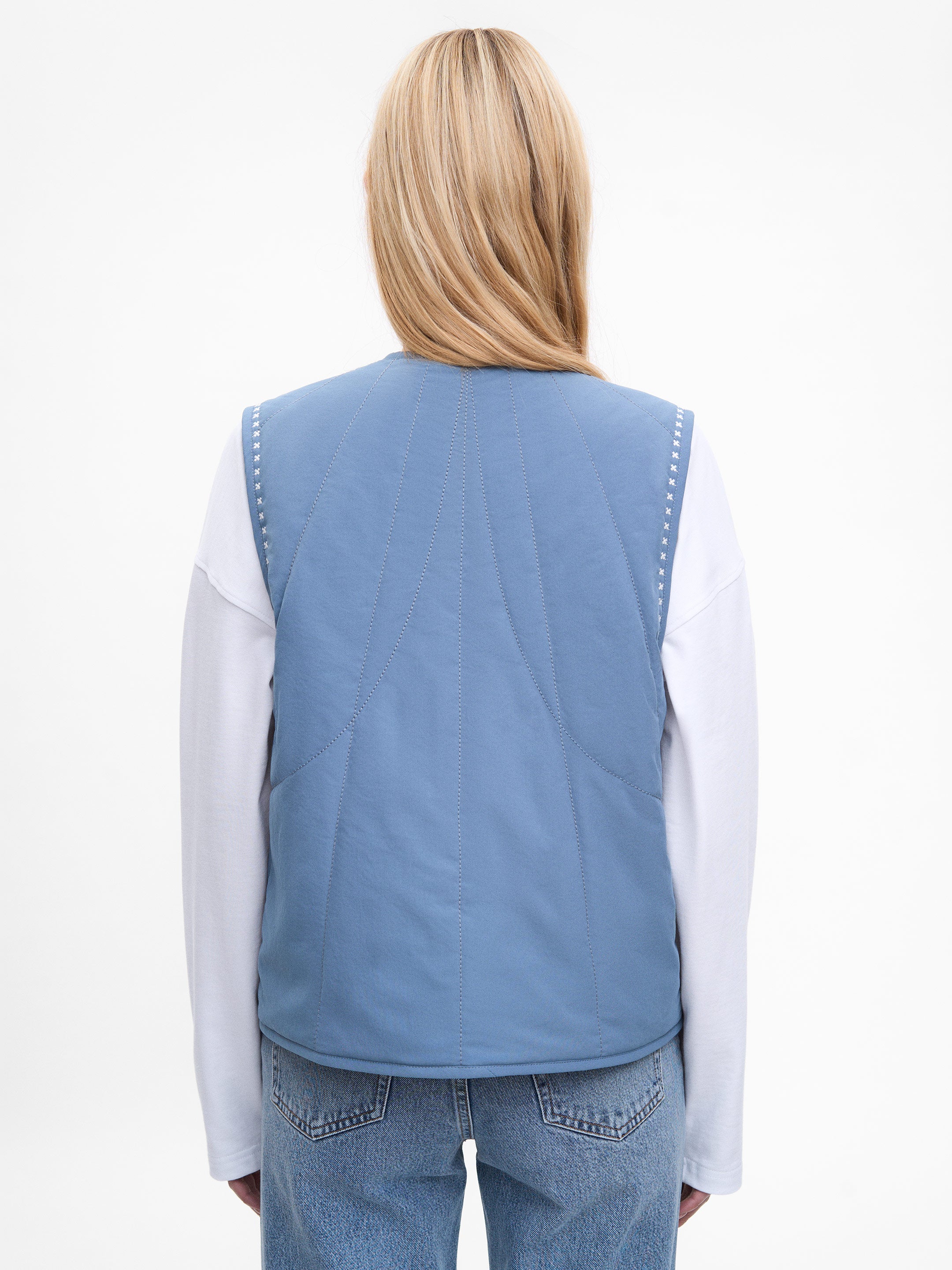 Блакитний вишитий жилет Метеличка