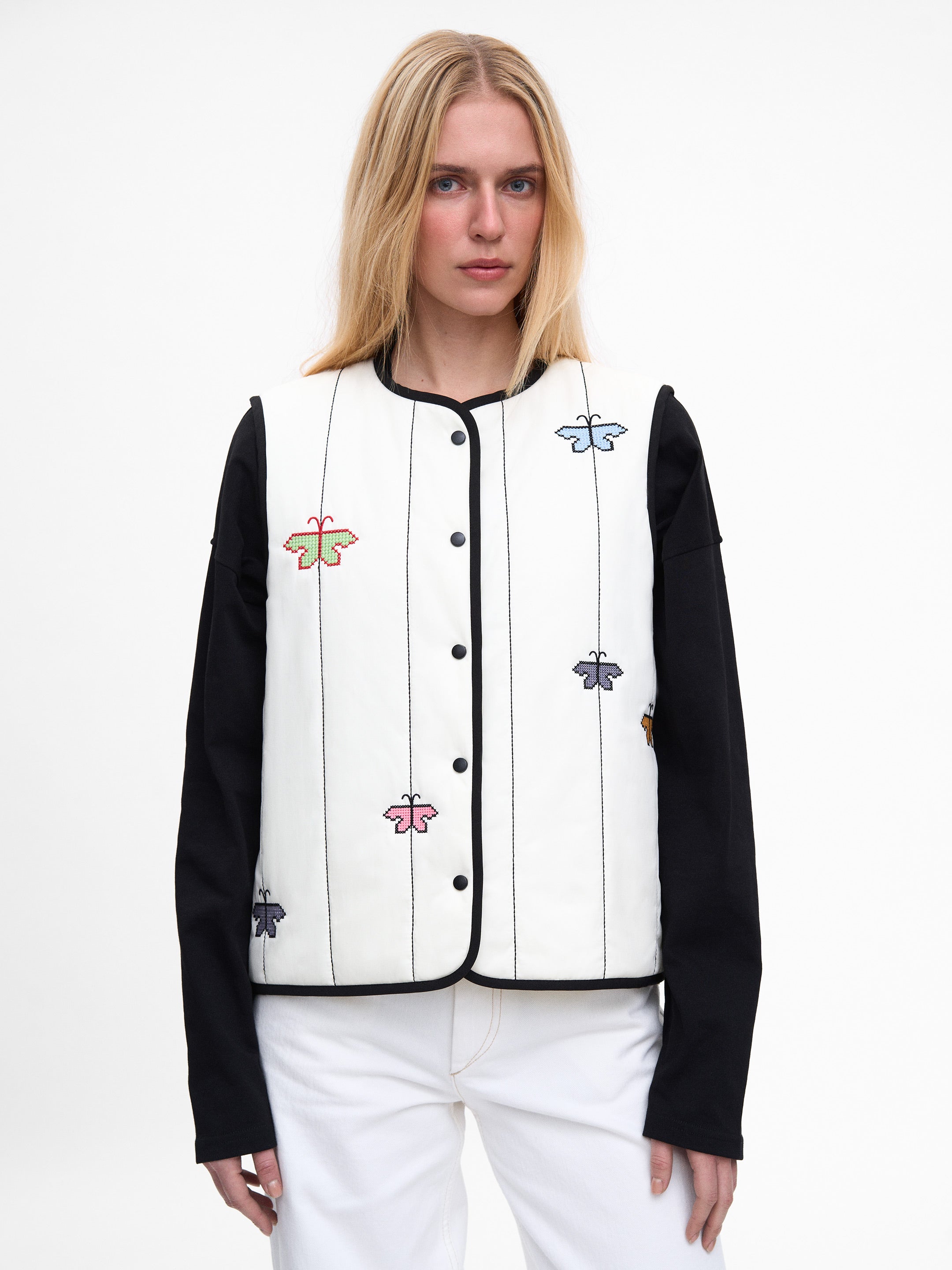 Молочний вишитий жилет Сяйвиця