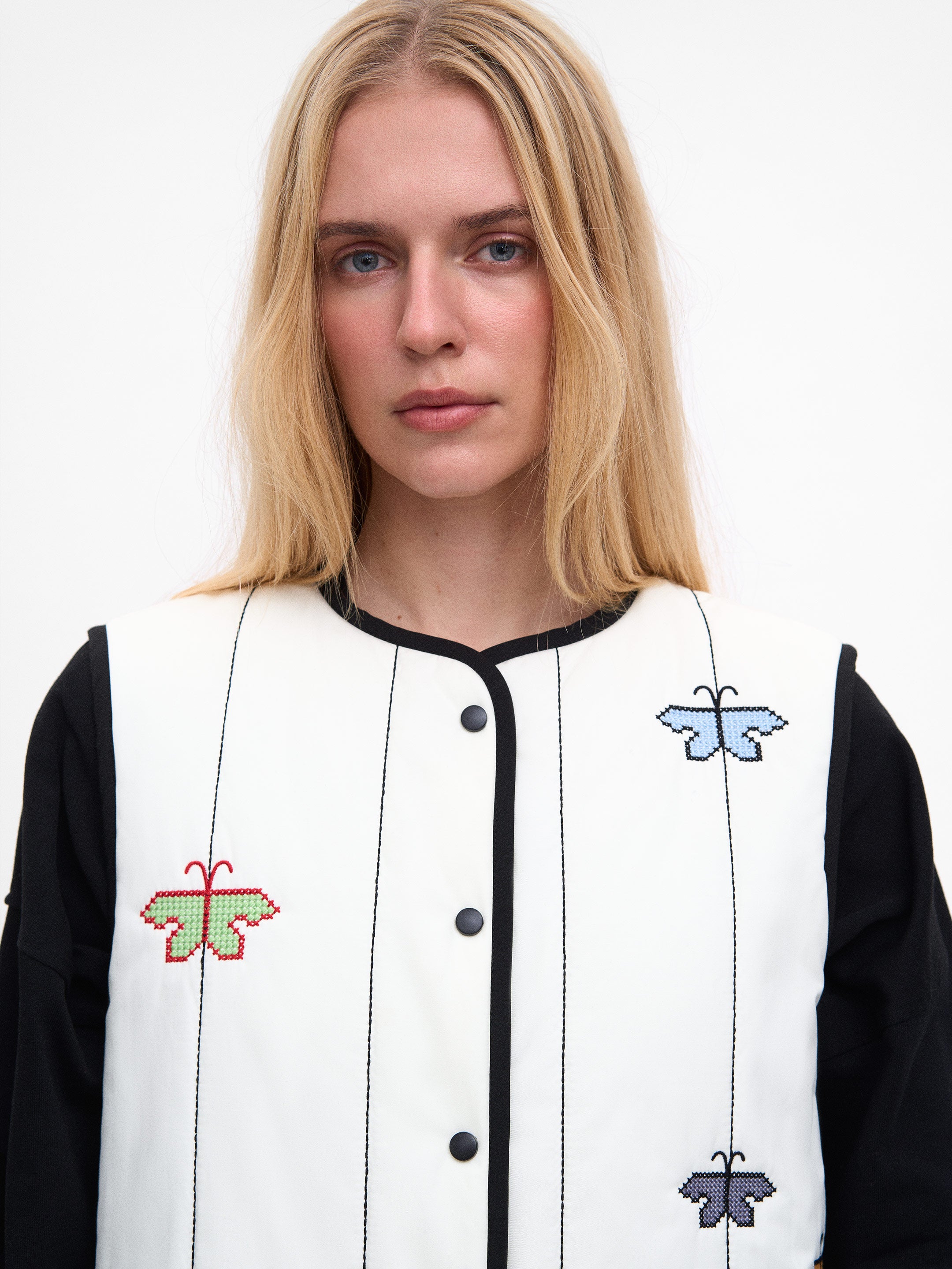 Молочний вишитий жилет Сяйвиця