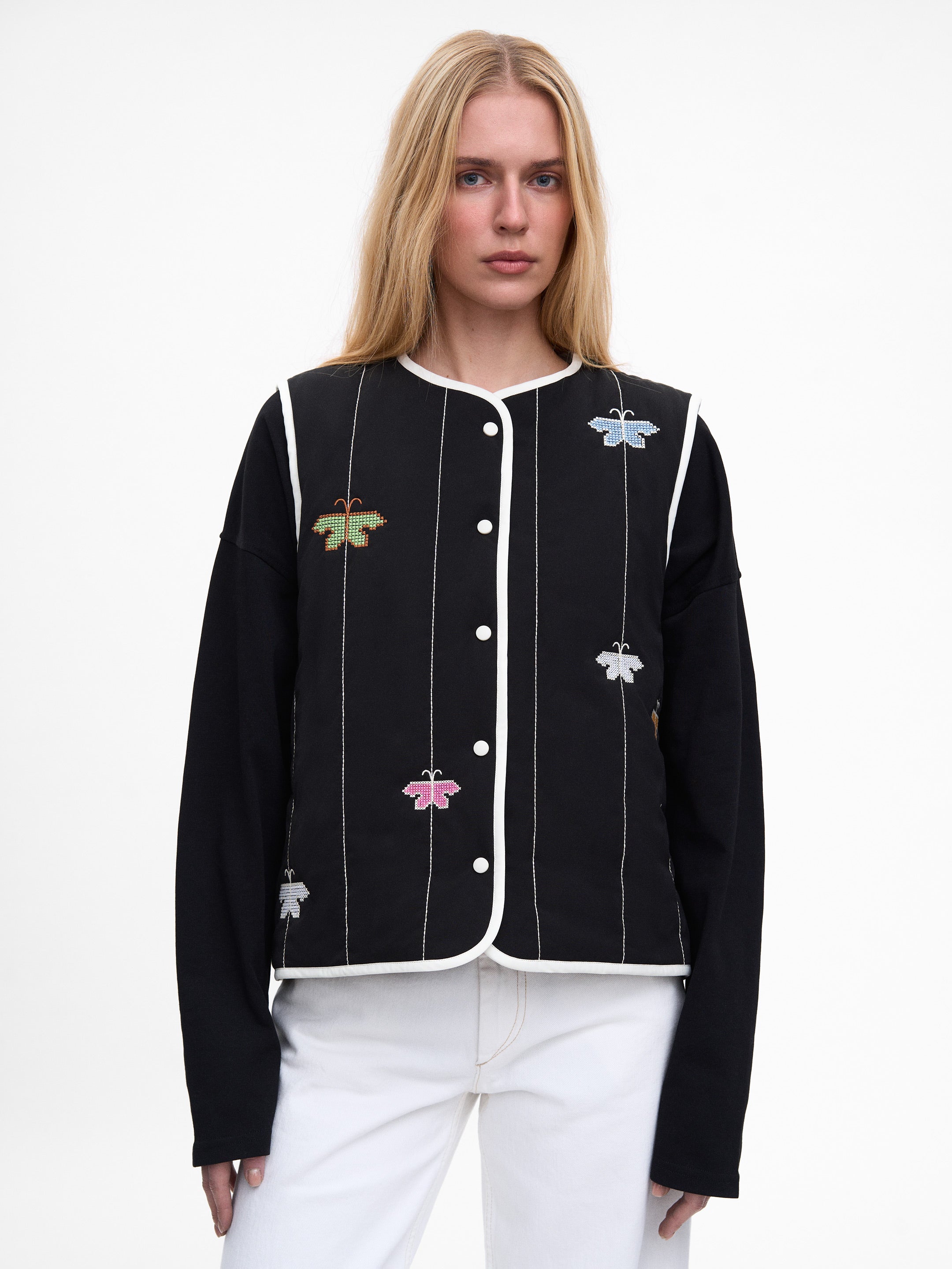 Чорний вишитий жилет Сяйвиця