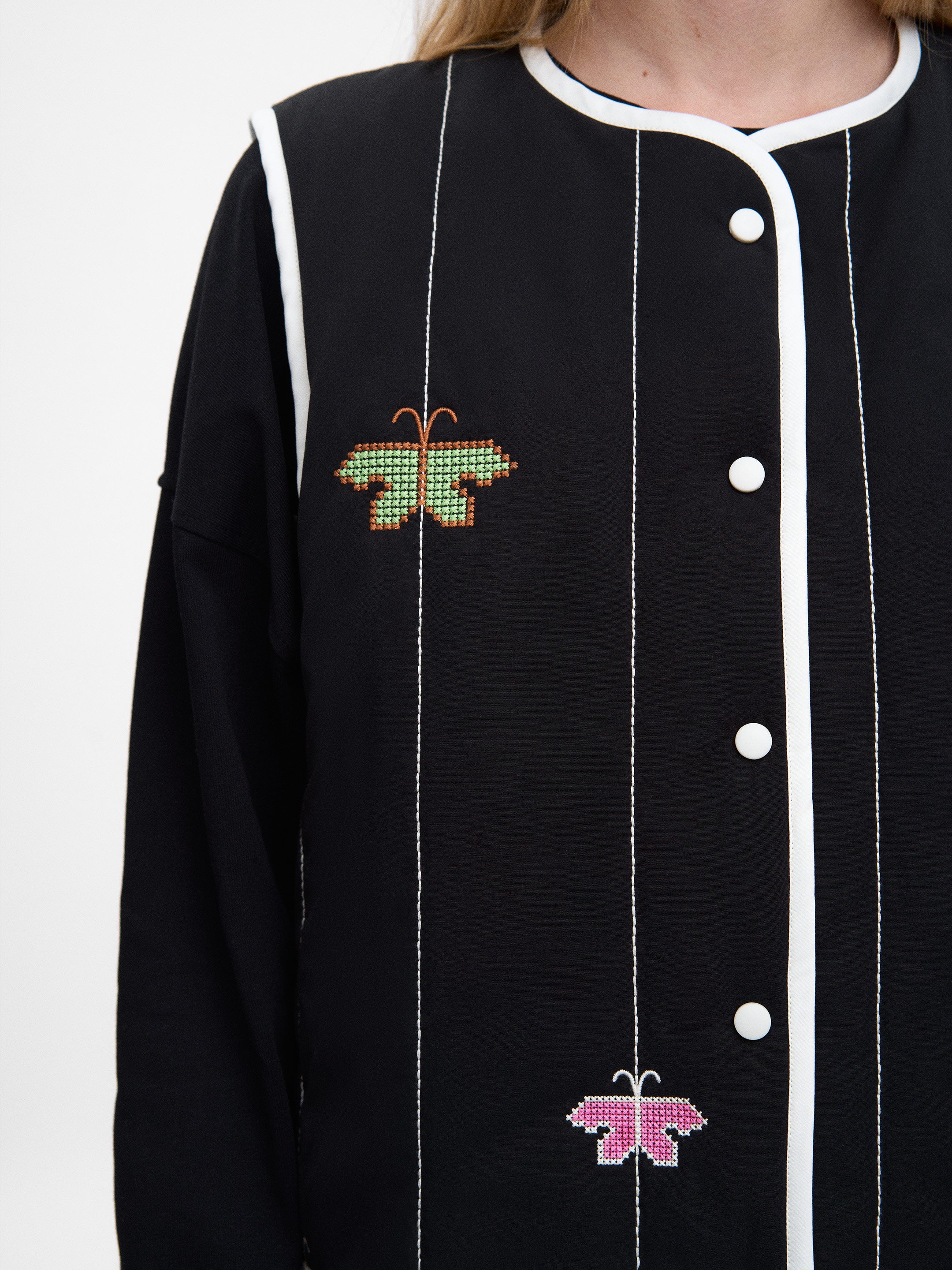 Чорний вишитий жилет Сяйвиця