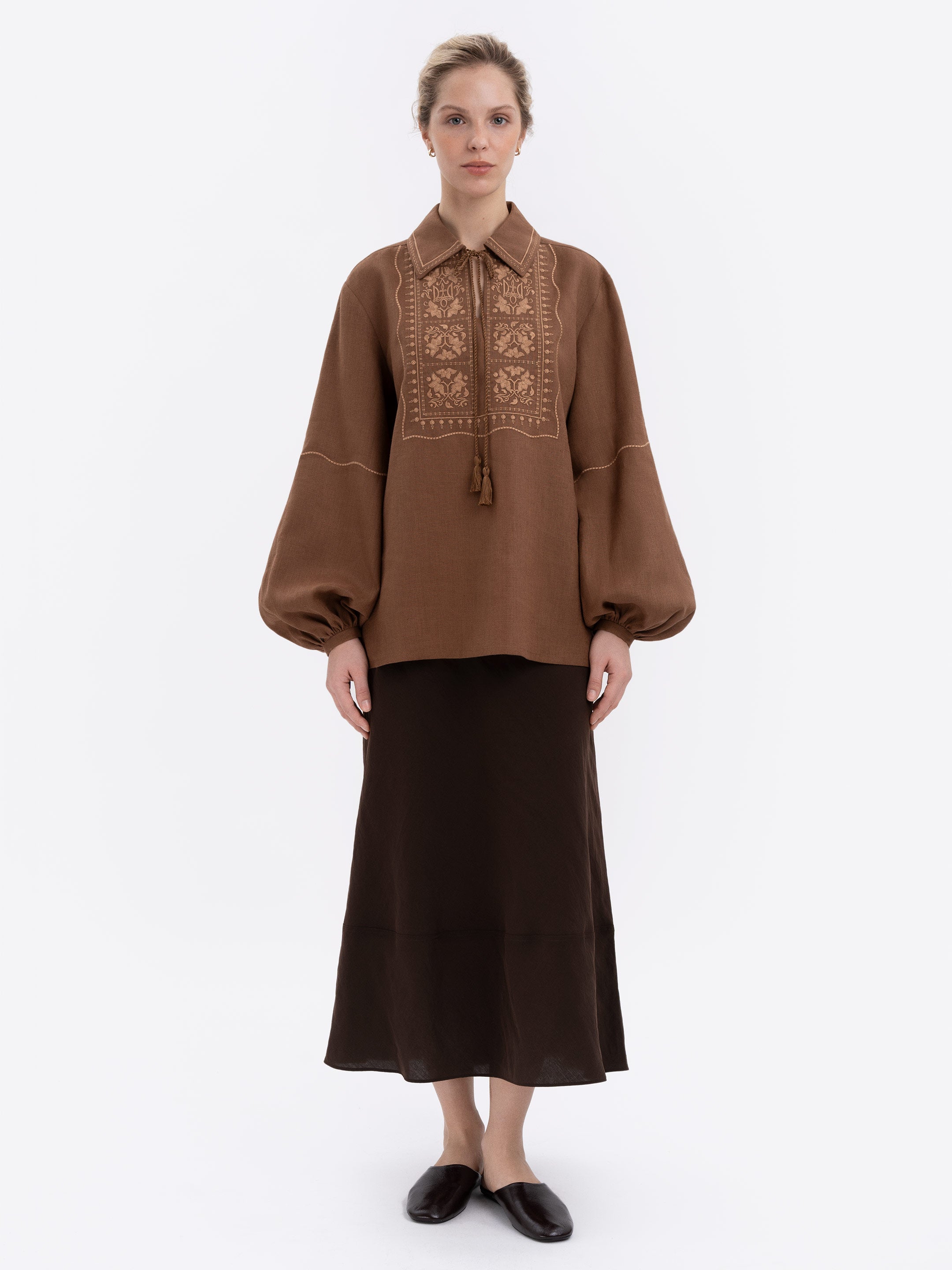 Коричнева сорочка з вишивкою в тон "Полиск"