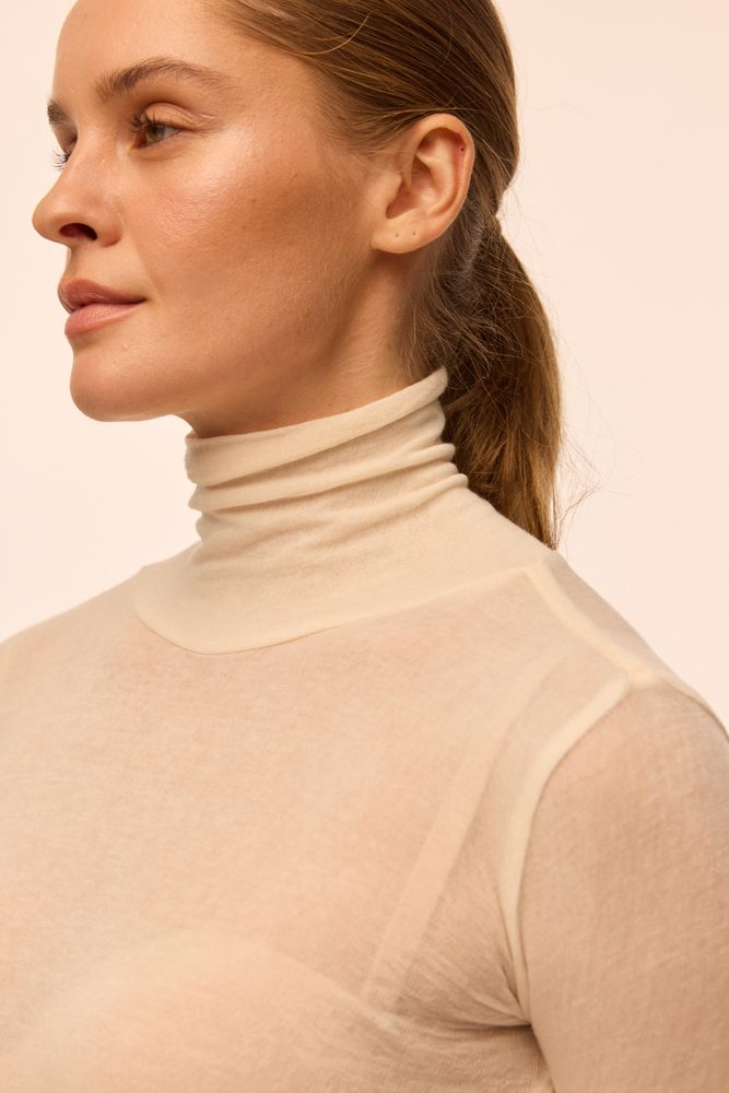 Гольф вовняний прозорий Rue молочний