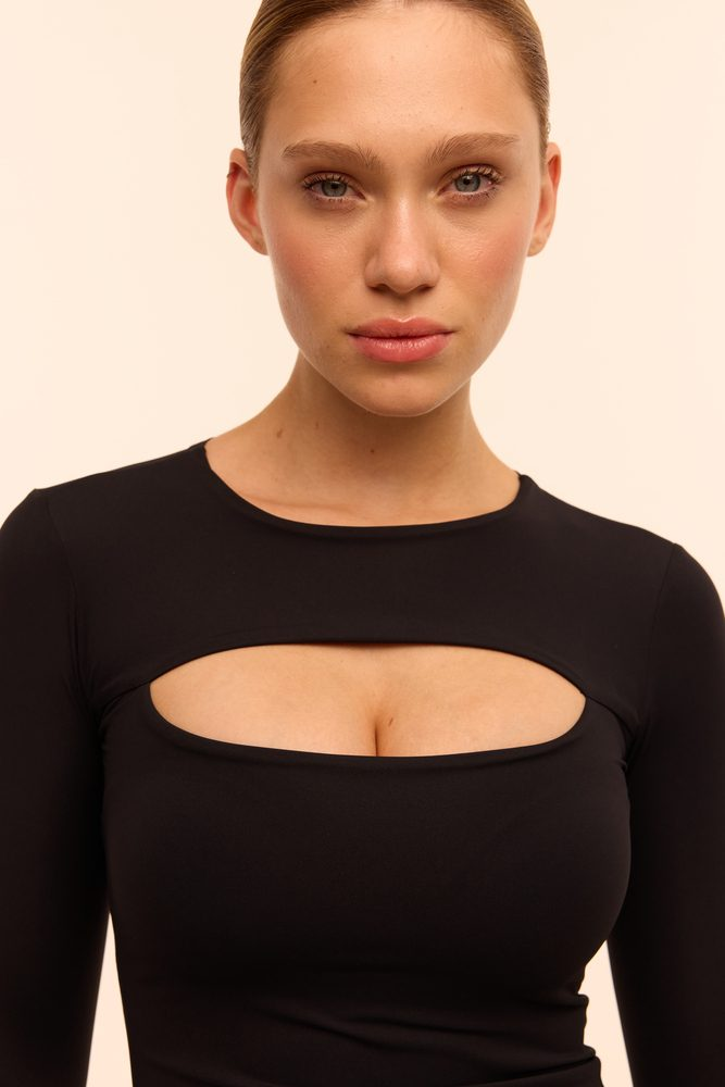 Лонгслів чорний з овальним вирізом на грудях Anastasia black