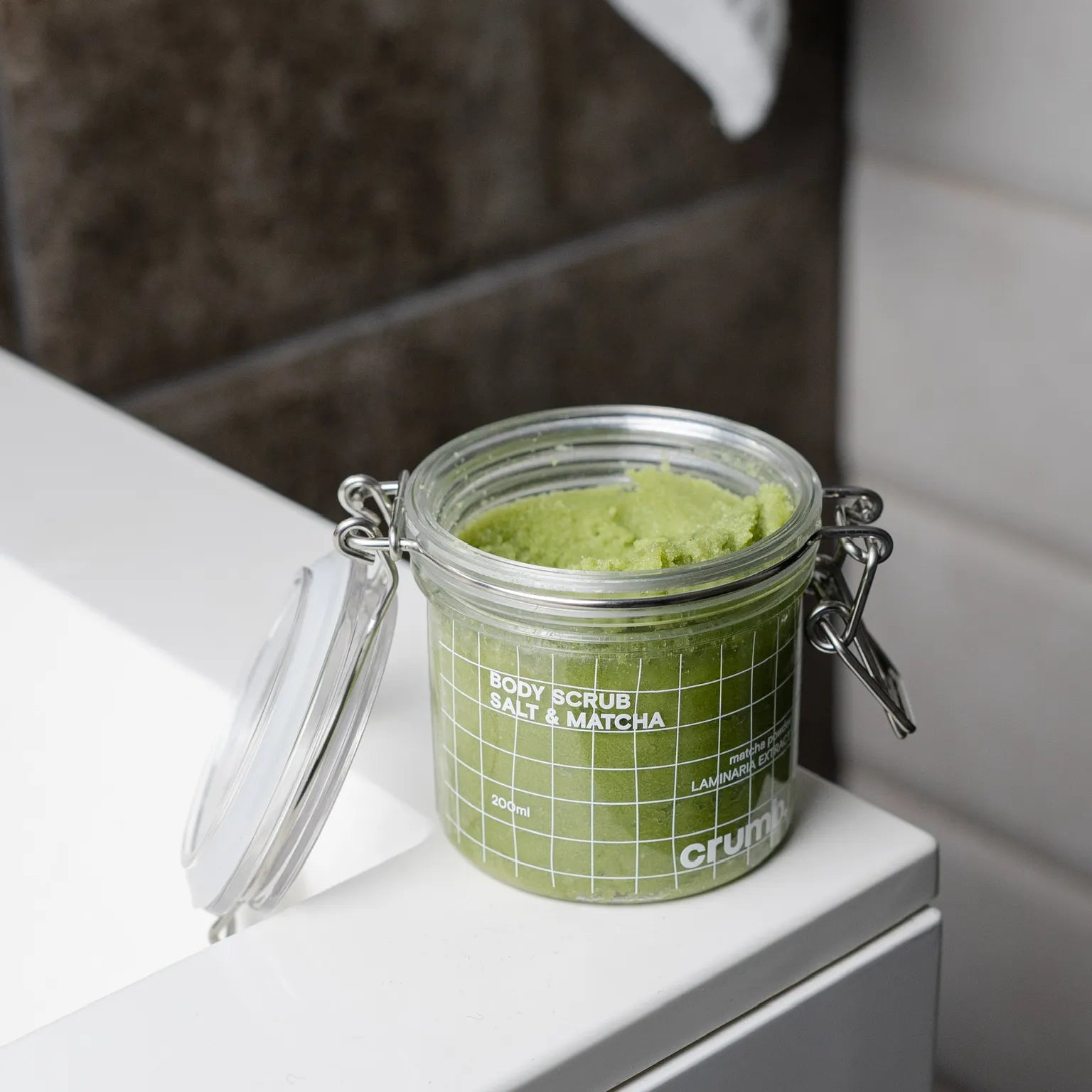 Сольовий скраб для тіла з пудрою MATCHA та екстрактом ламінарії 200 ml – Crumb