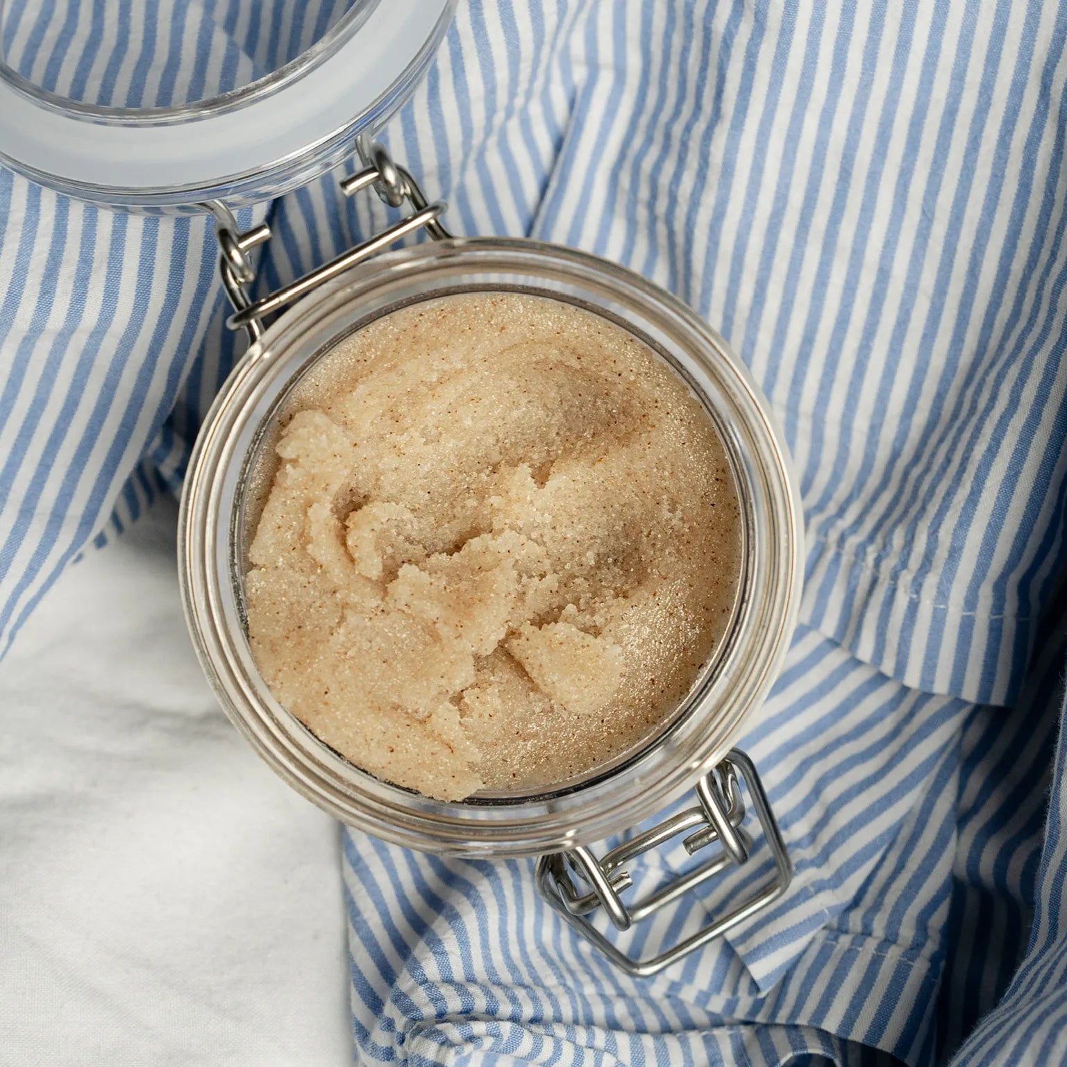 Сольовий скраб для тіла з AHA-кислотами 200 ml – Crumb