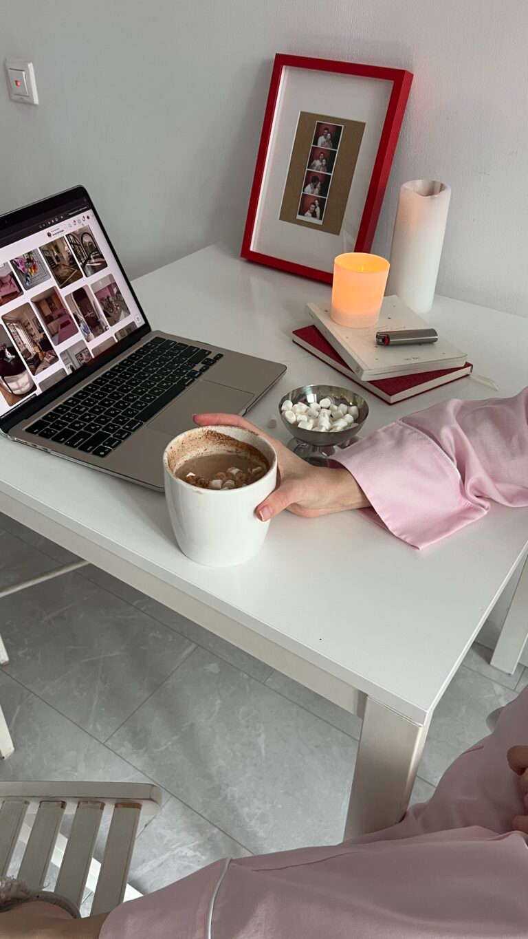 Рожева сатинова піжама з білим кантом