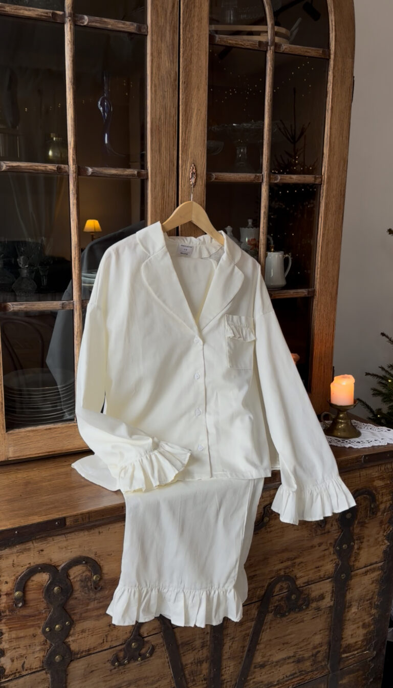 Сатинова піжама молочна з рюшами (сорочка+штани)