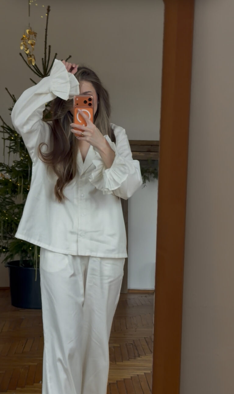 Сатинова піжама молочна з рюшами (сорочка+штани)