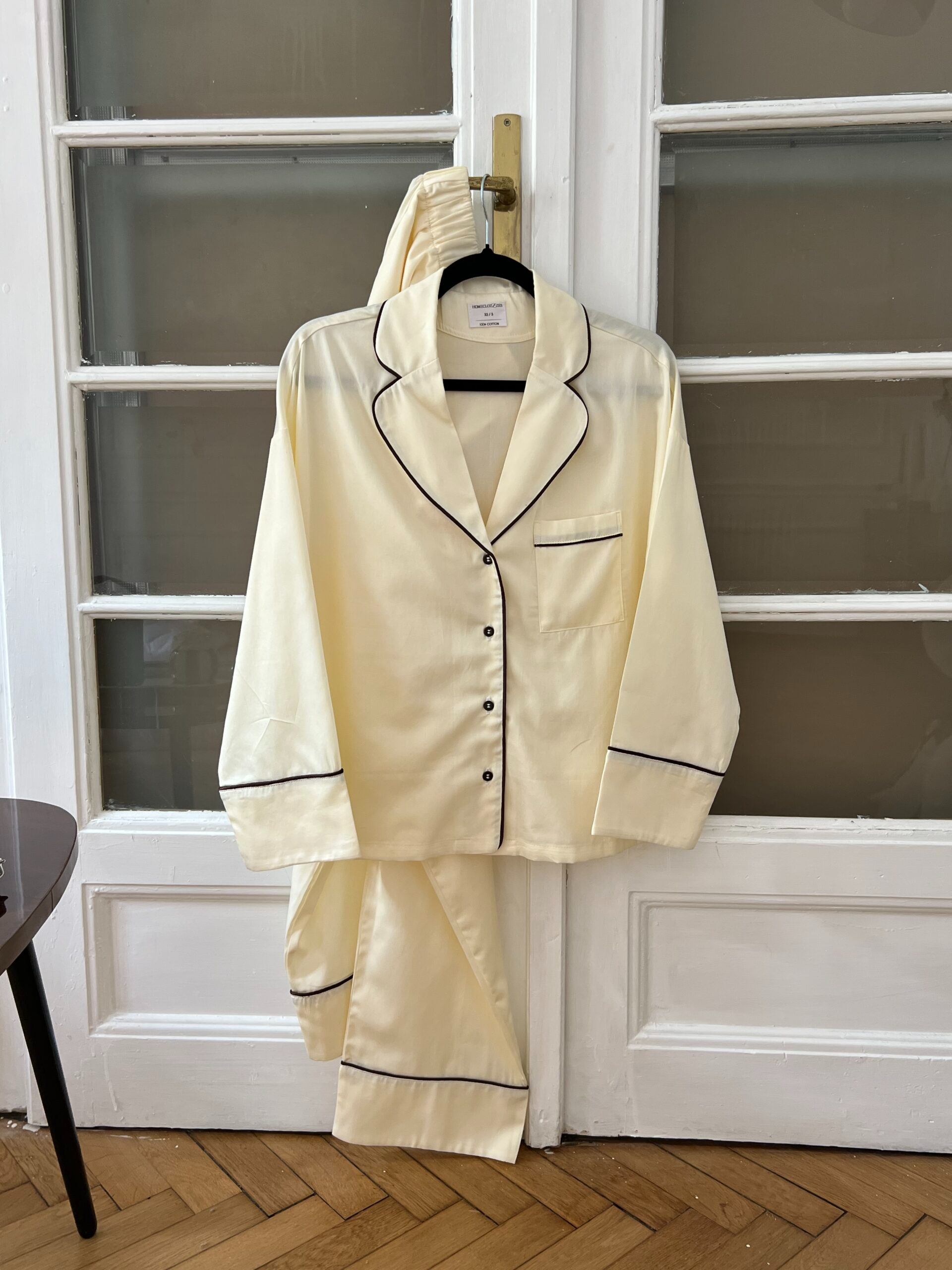 Молочна сатинова піжама з шоколадним кантом