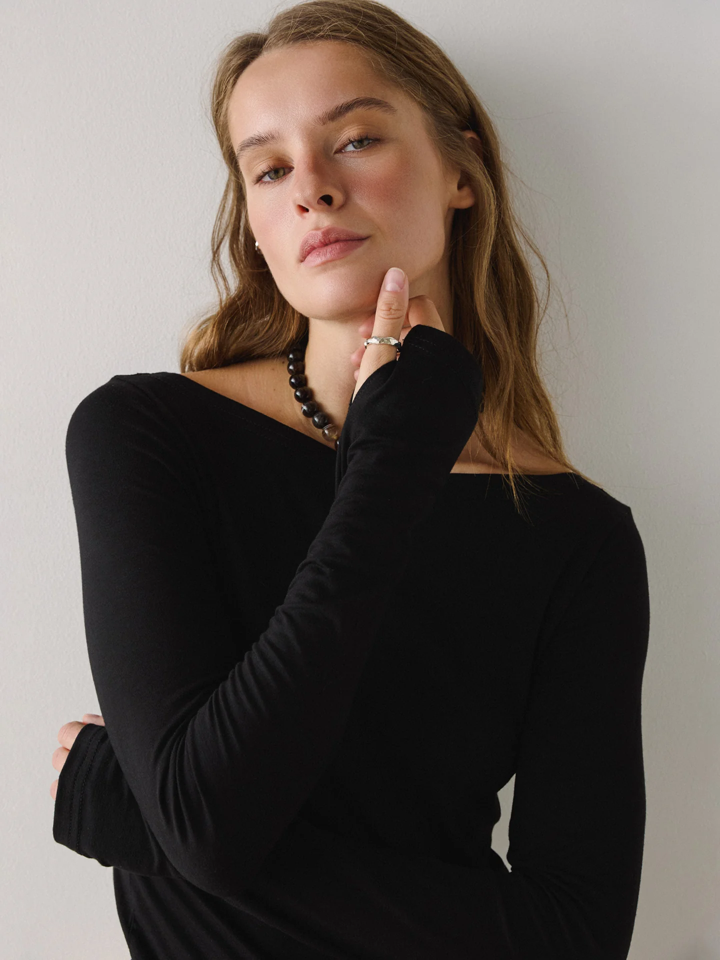 Чорний лонгслів Basic