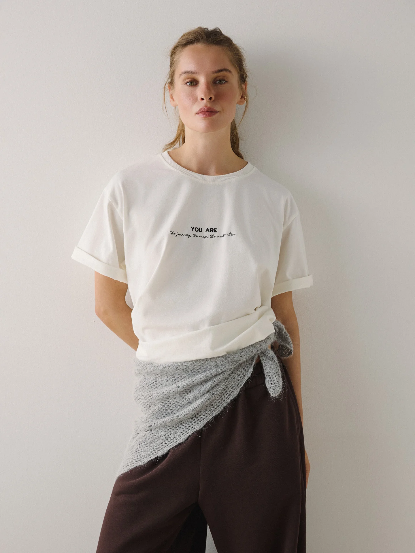 Футболка Journey біла з вишивкою