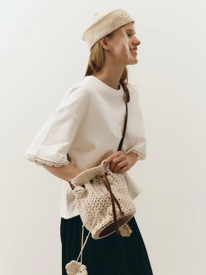 Футболка з мереживом Simple - вкорочена