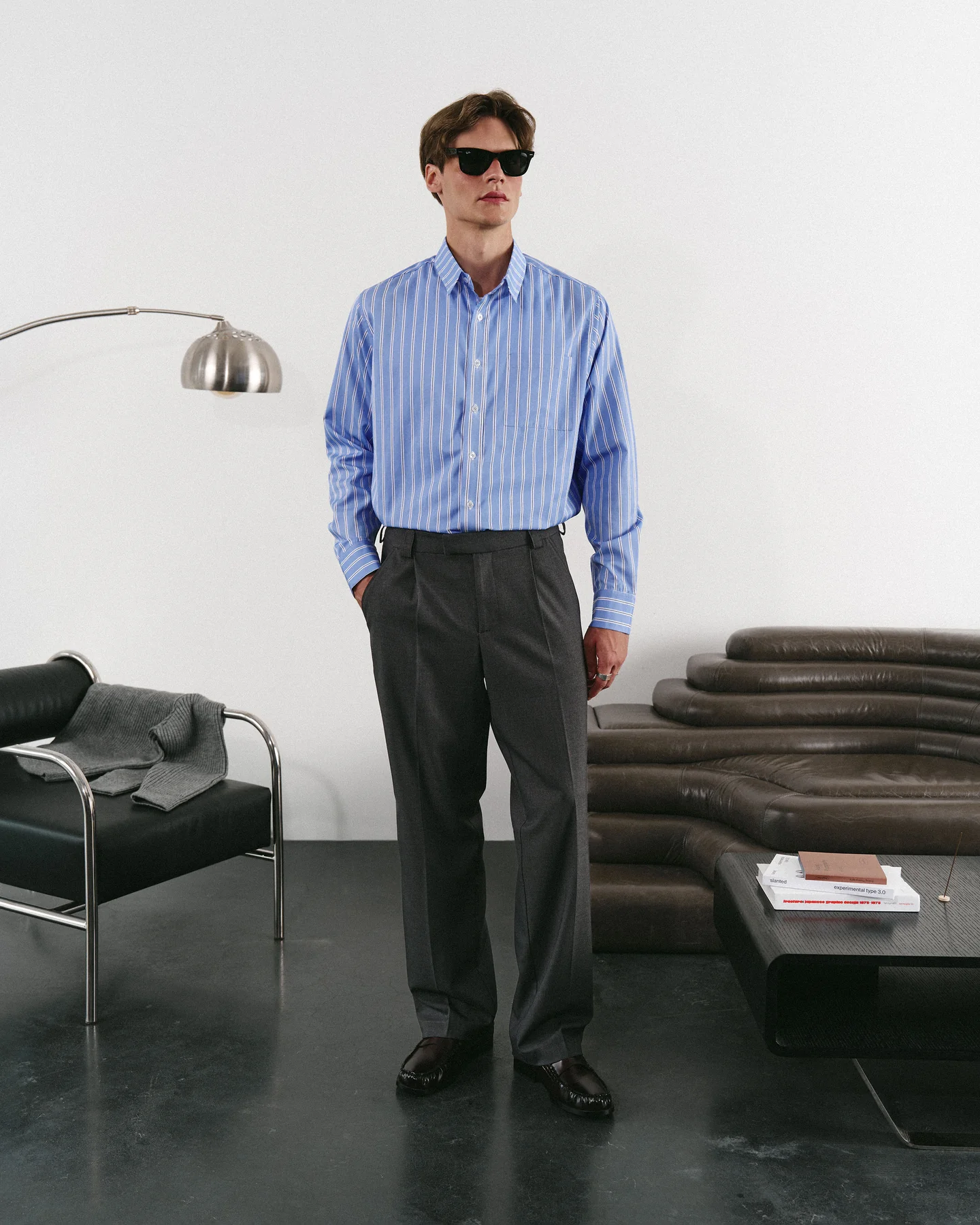 Класична чоловіча сорочка в блакитну смужку