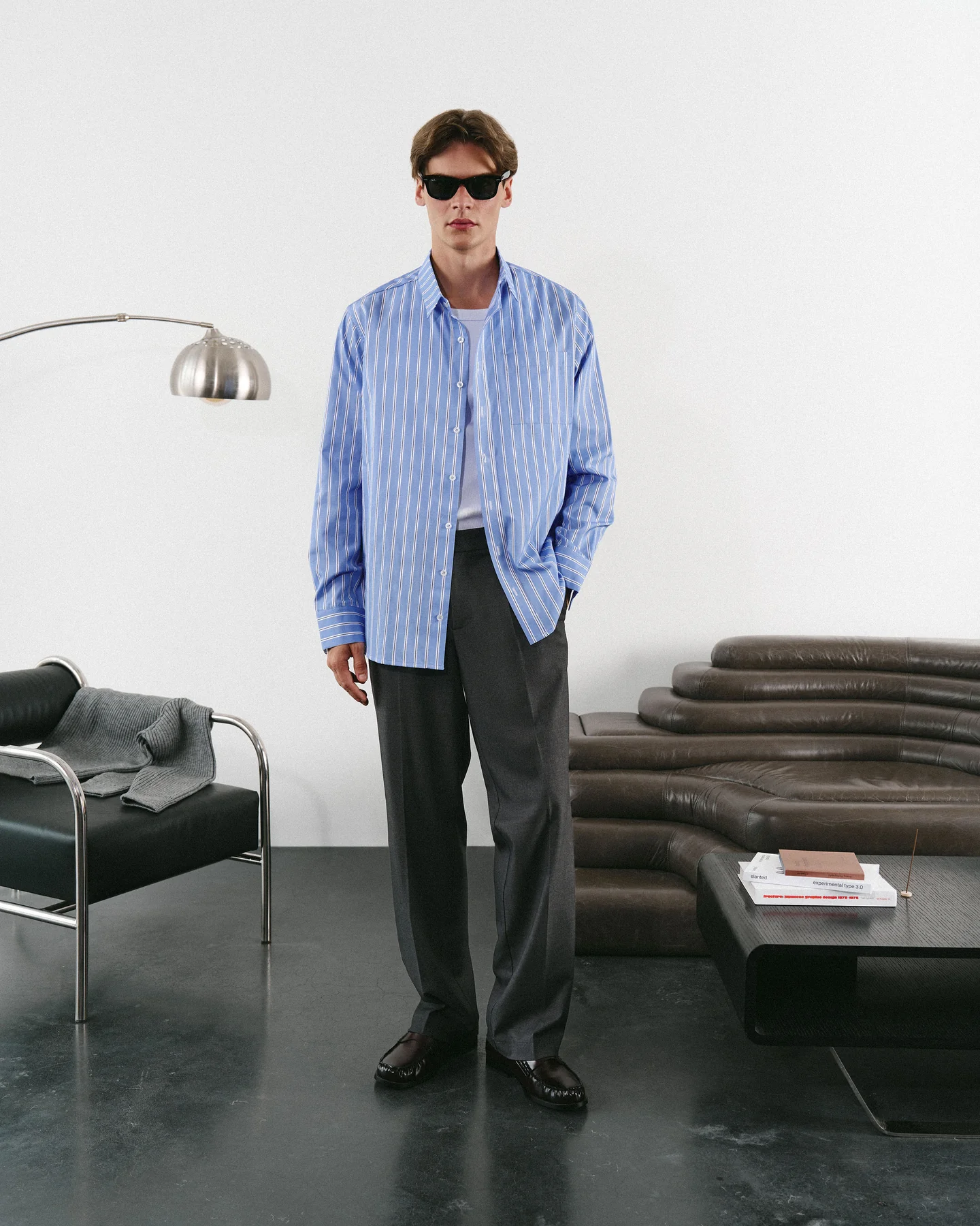 Класична чоловіча сорочка в блакитну смужку