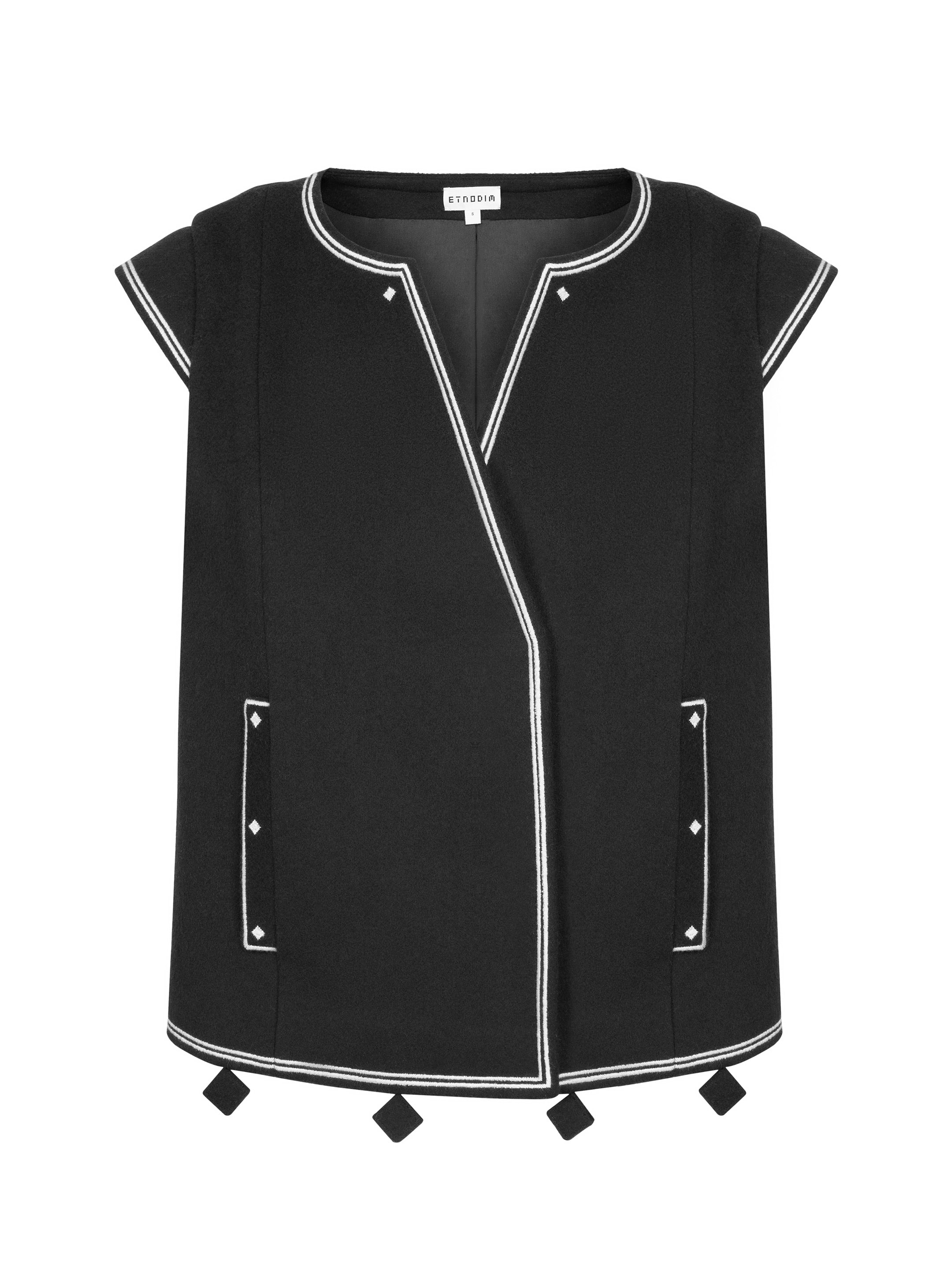 Темно-коричневий вишитий жилет "Кібчик"