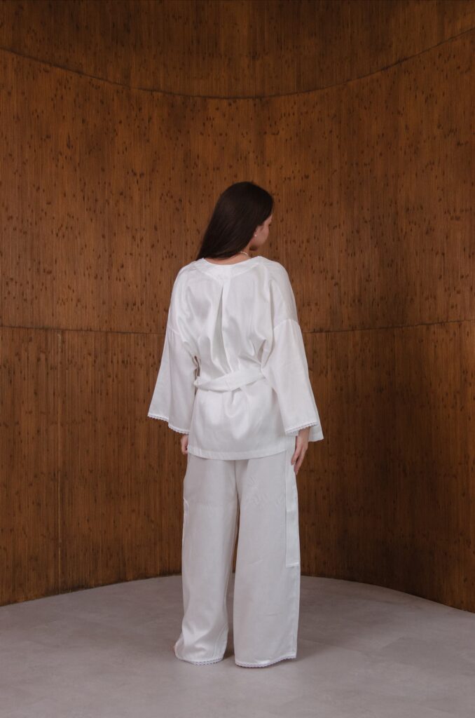 Домашній костюм білий – штани, топ, короткий кардиган