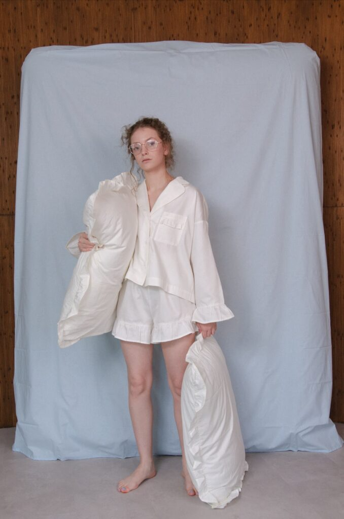 Постільна білизна з рюшами молочна з блакитним